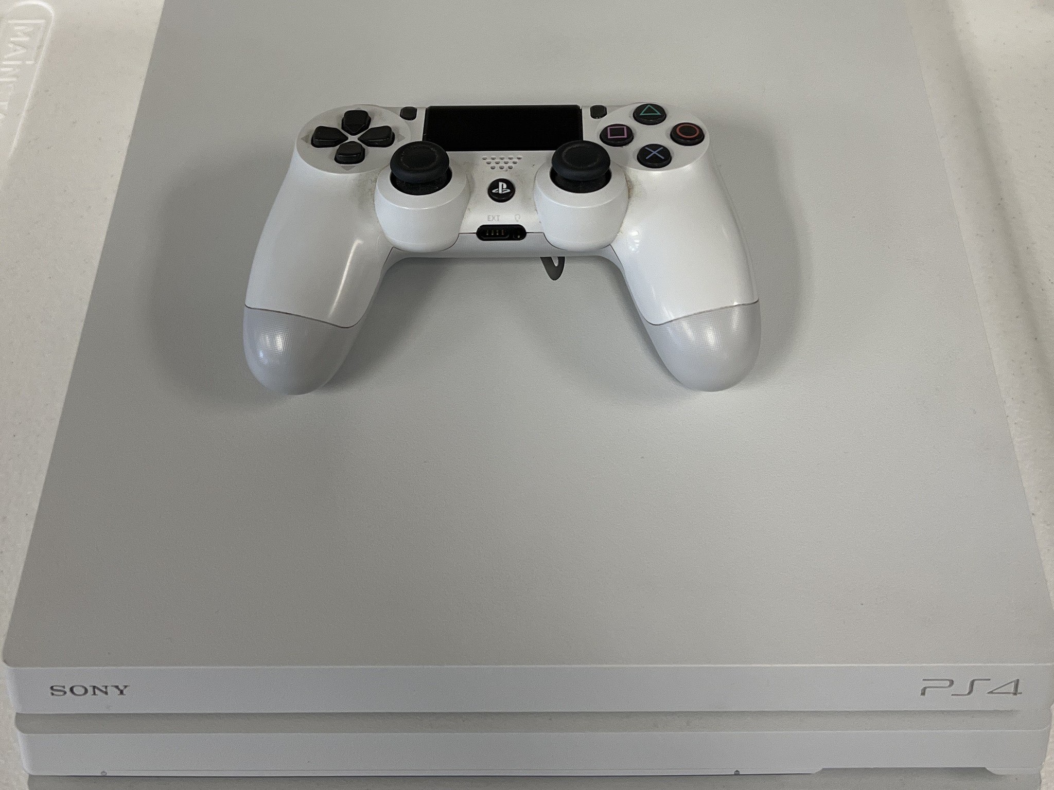 PS4 Pro Glacier White 1TB with power Cable and Controller