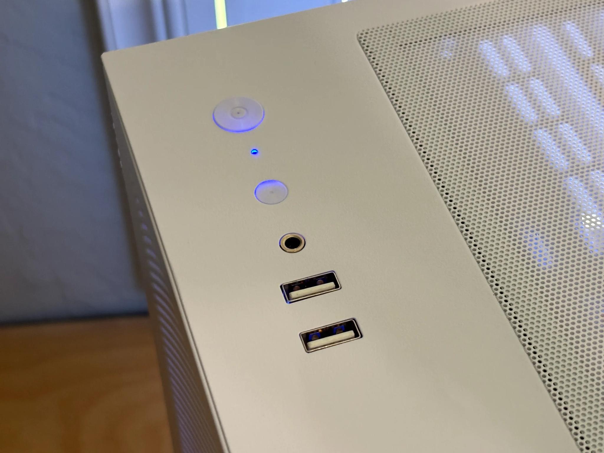 White Founders Edition RTX Gaming PC