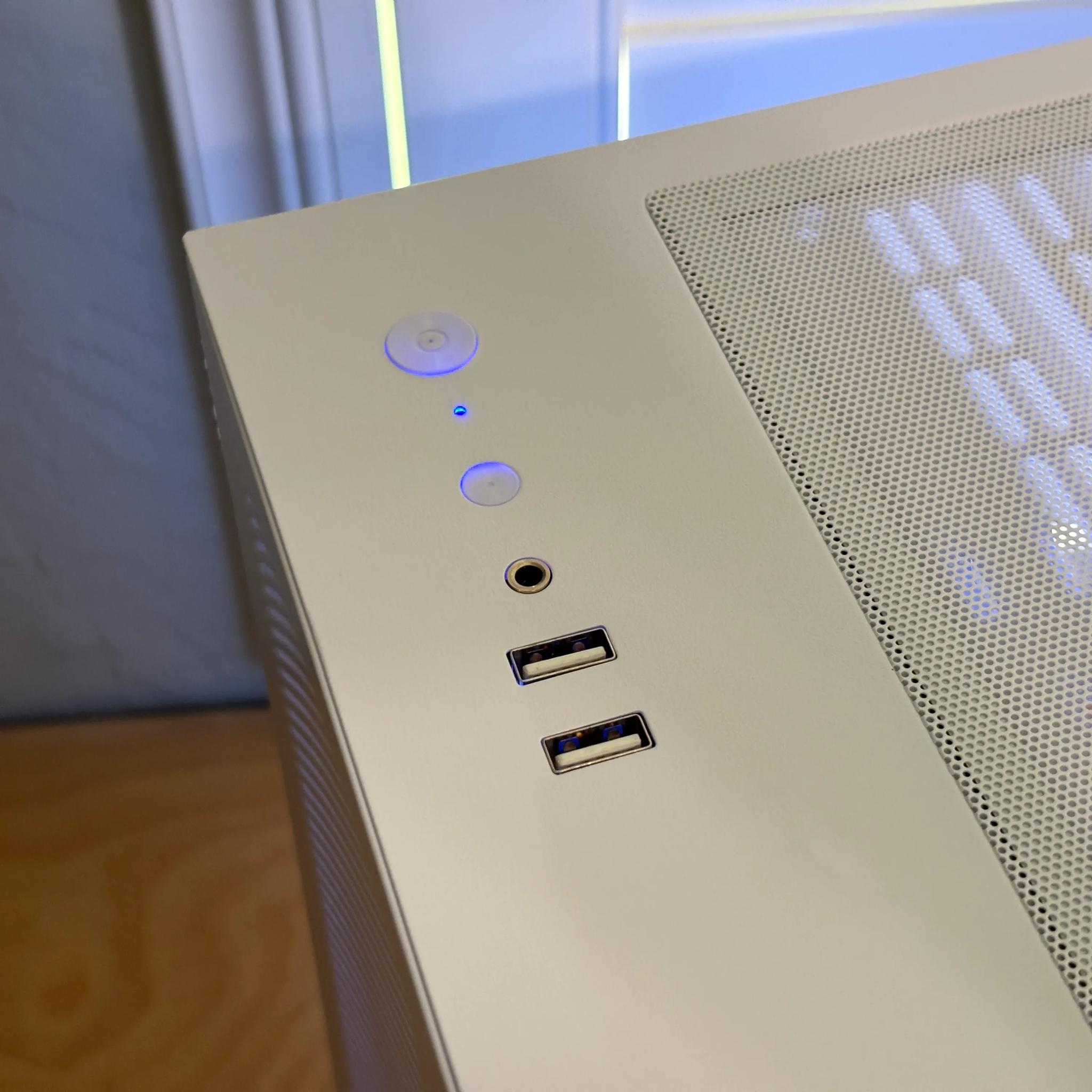 White Founders Edition RTX Gaming PC