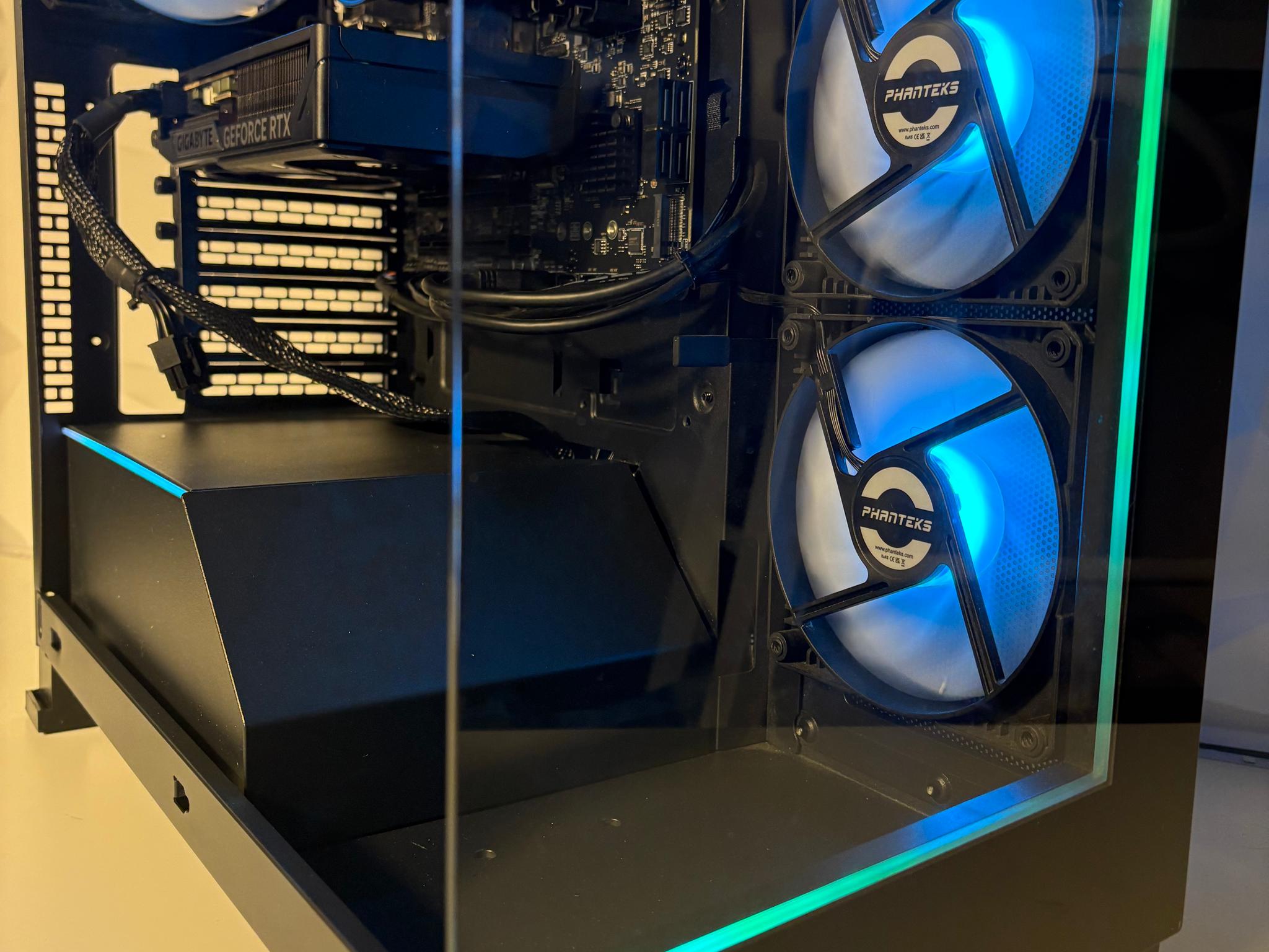 //Frost// Gaming PC - RTX 5060, Ryzen 5 5500, 32GB, 1TB - RGB, Wi-Fi, Bluetooth (By EXT PCs)