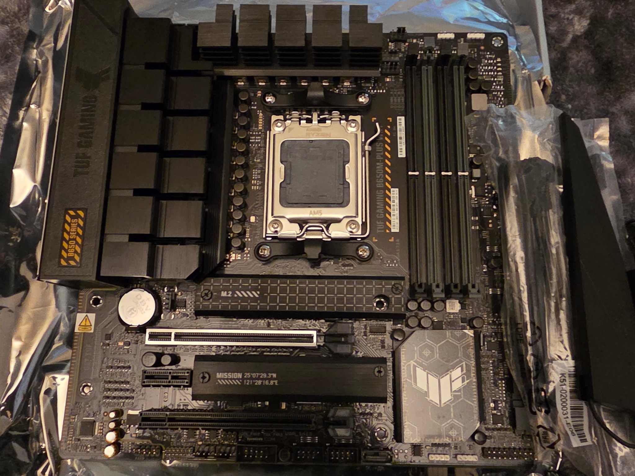 ASUS TUF GAMING B650M PLUS WIFI + R9 9850X3D + 500 gb NMVE