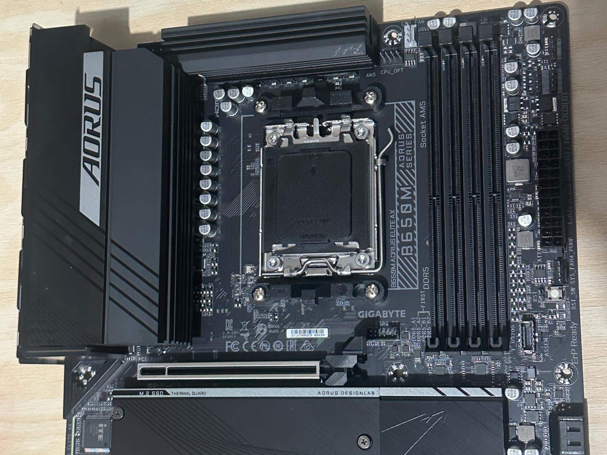 B650m AUROS ELITE AX