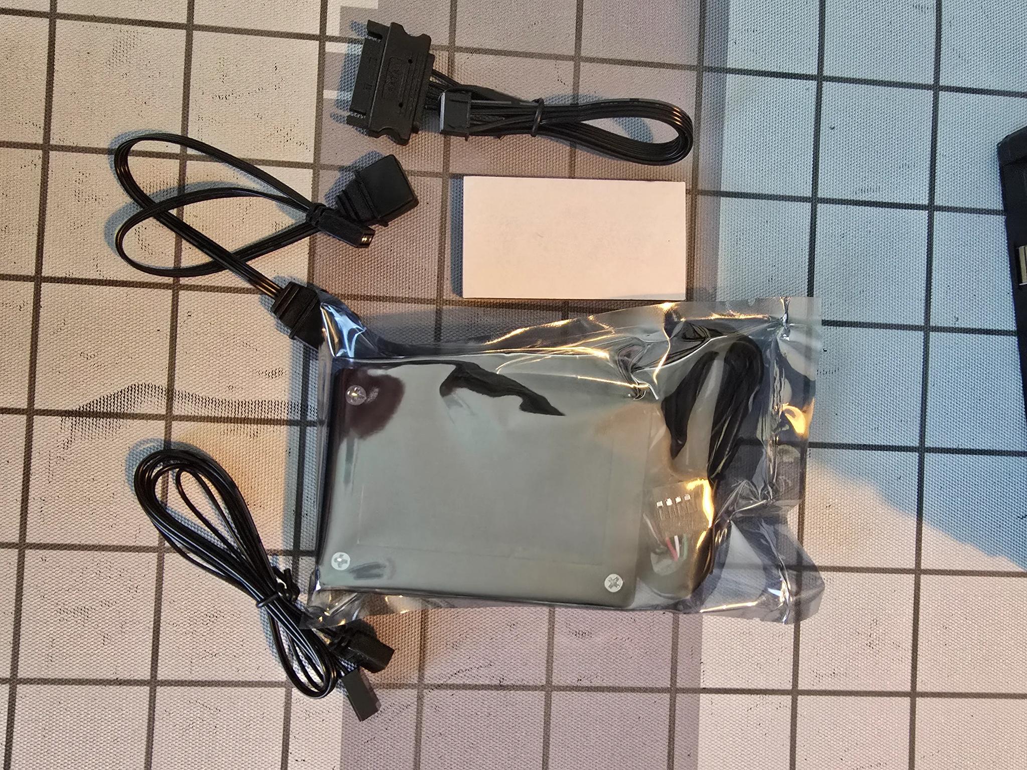 8 Lian-Li SL140mm UNI Fans