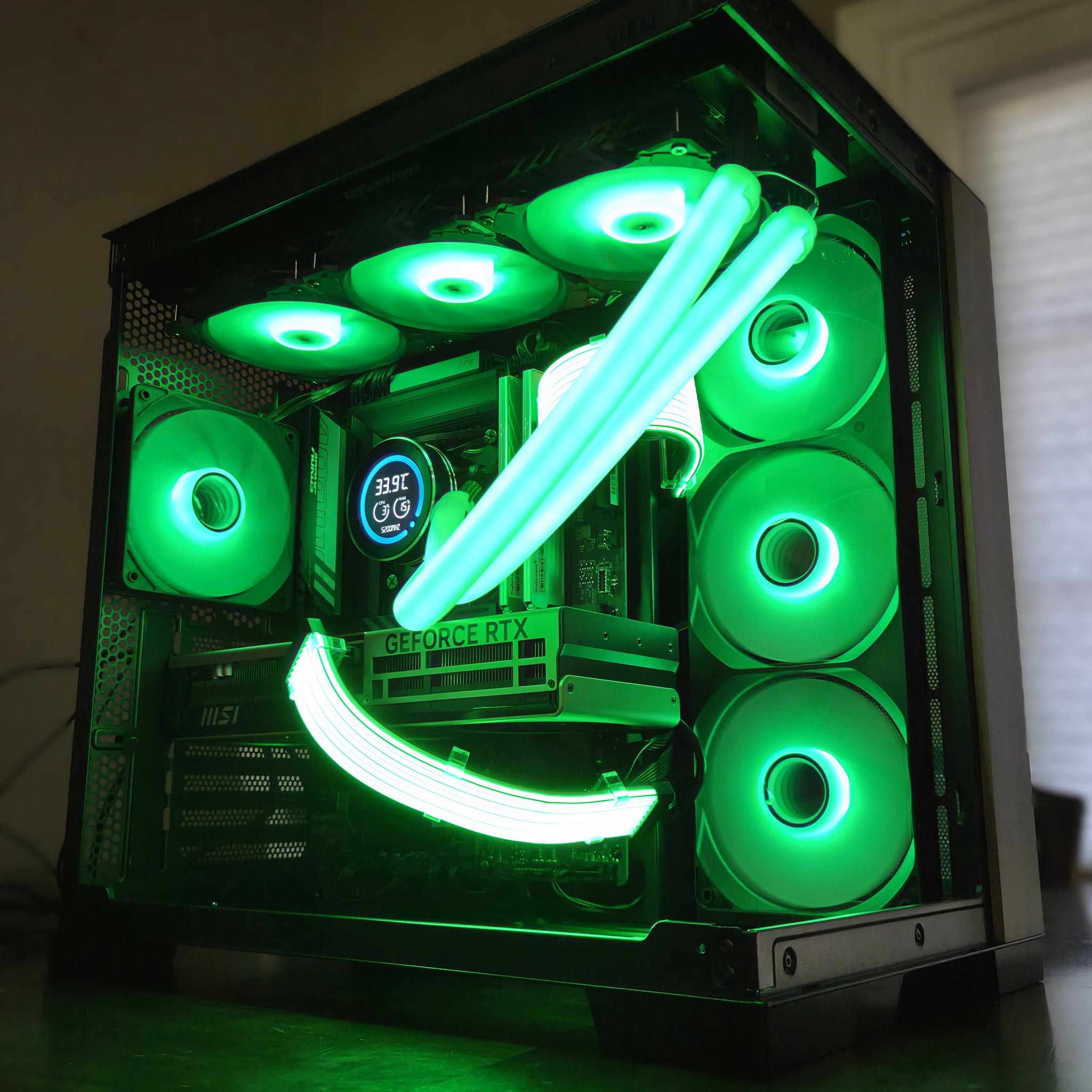 The Sentinel! 🛡️– Core Ultra 7 265KF • RTX 5070 Ti • 32GB DDR5 • 2TB NVMe • Temp Display