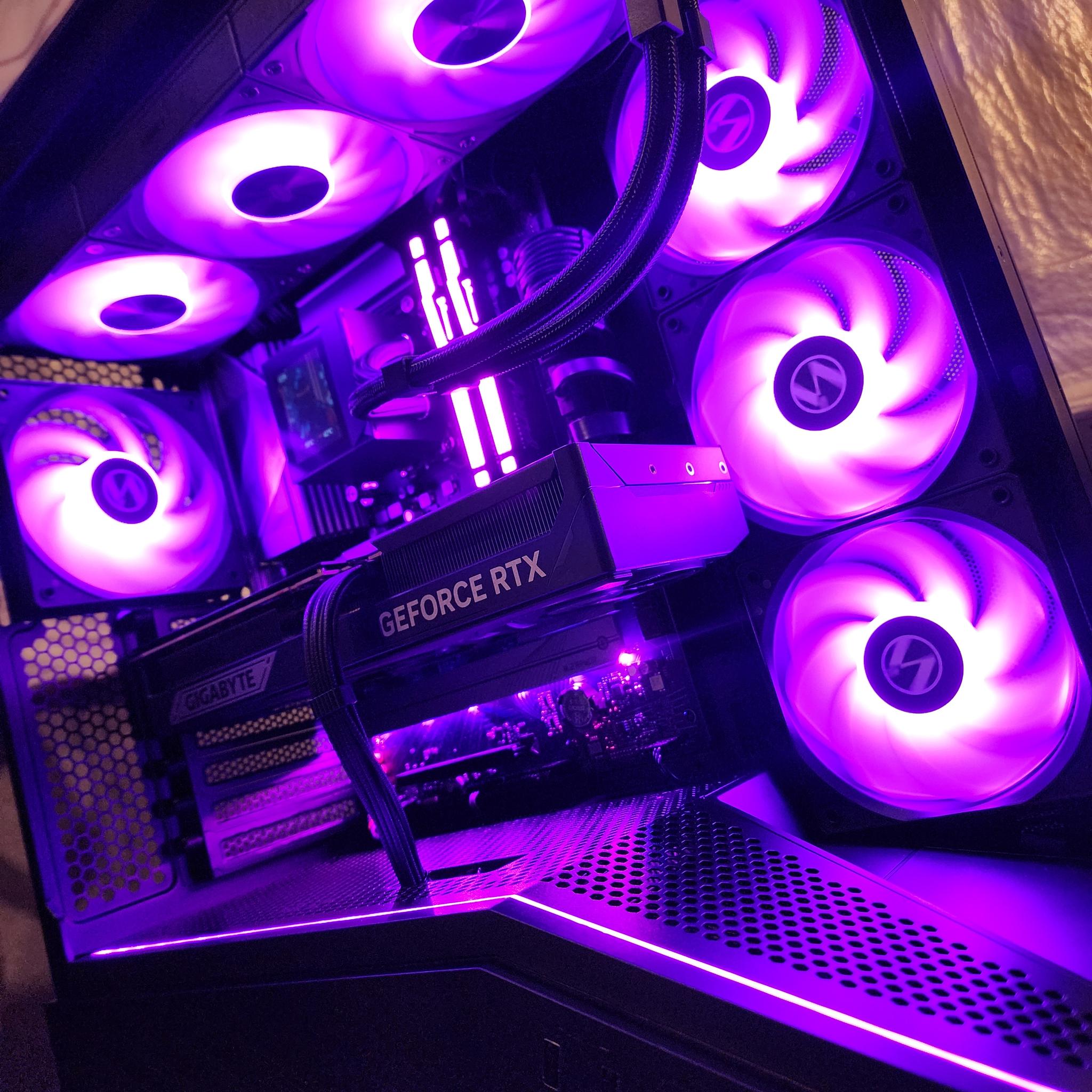 RTX 5070 Ti / Intel Core Ultra 9 285 / 32GB DDR5 RAM / 2TB NVMe SSD