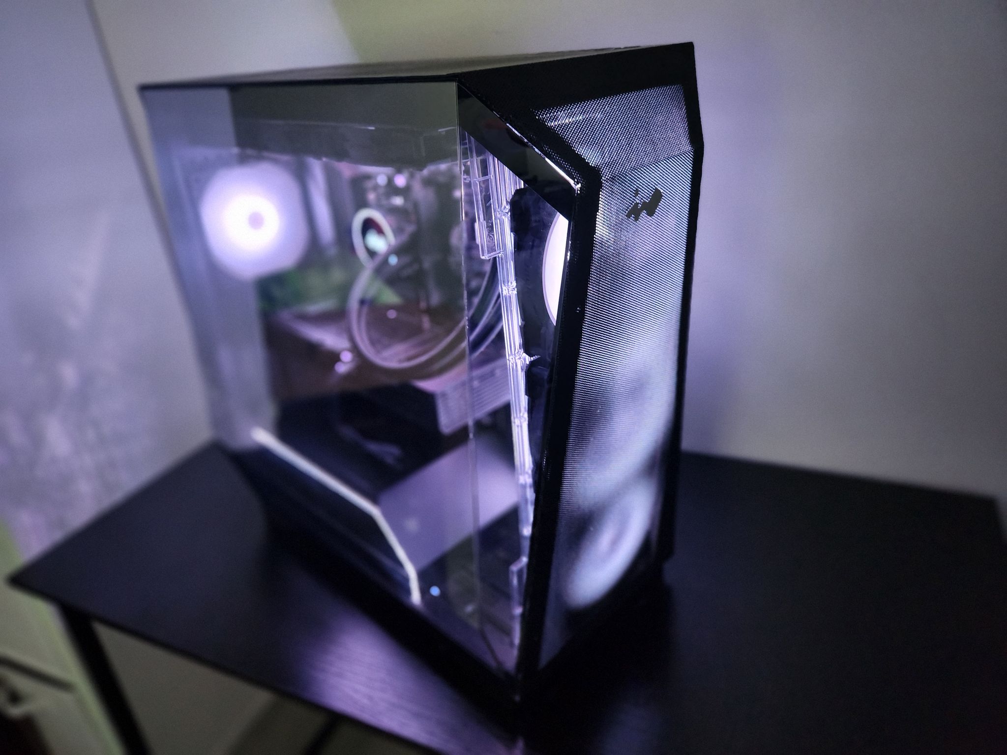 RTX 5070 4k gaming pc, built into a 2 way mirror gaming case!!!!!