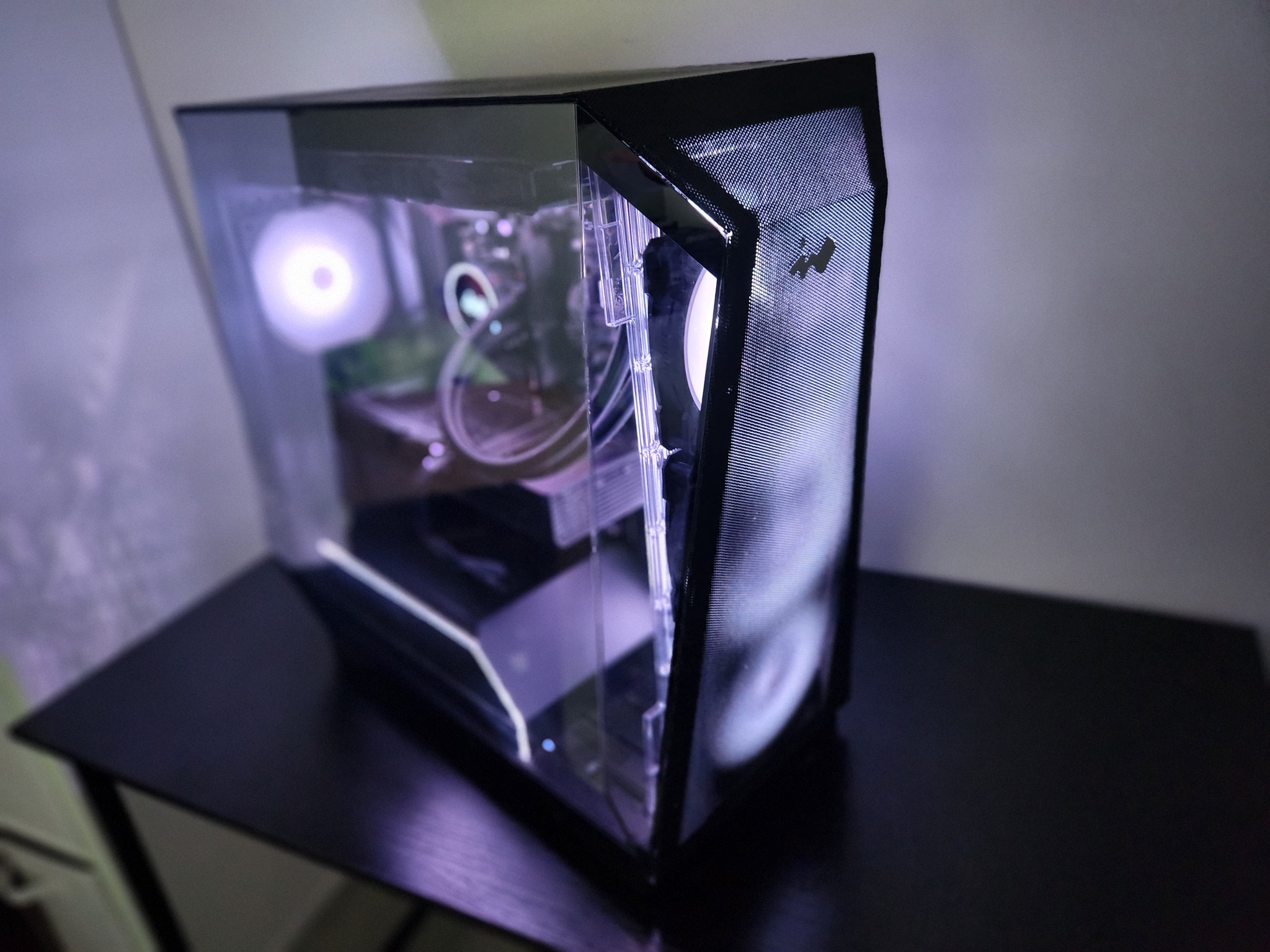 RTX 5070 4k gaming pc, built into a 2 way mirror gaming case!!!!!