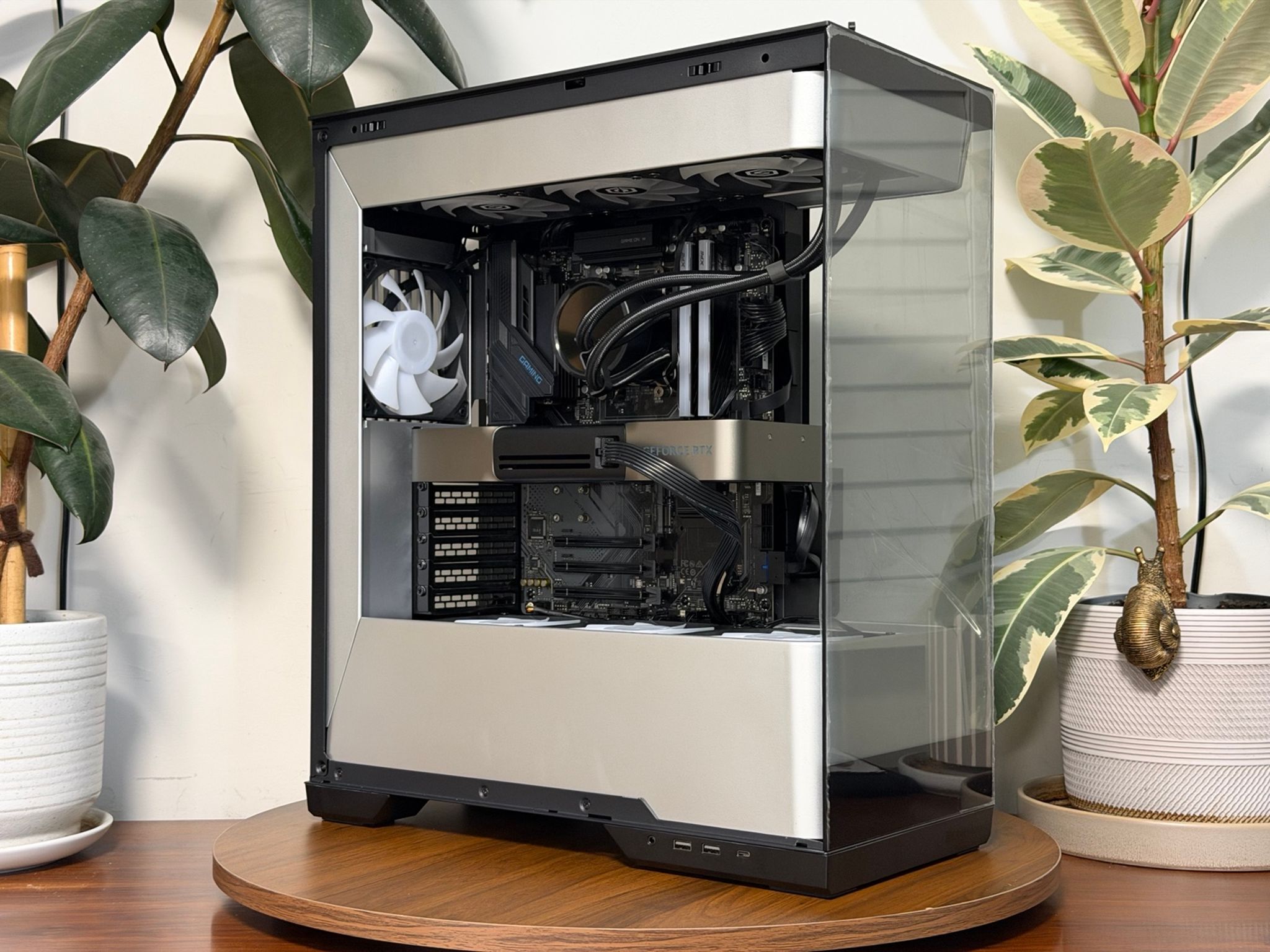 RTX 5080 Founders Edition | Ryzen 7 9800X3D | 32GB DDR5 | 1TB NVMe | Phanteks EVOLV X2