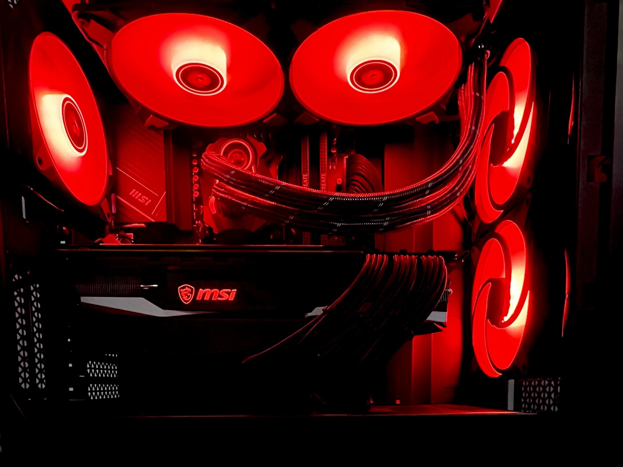 RX 7900 XTX w/ Ryzen 7 7700X - 4K Gaming PC with RGB Fans
