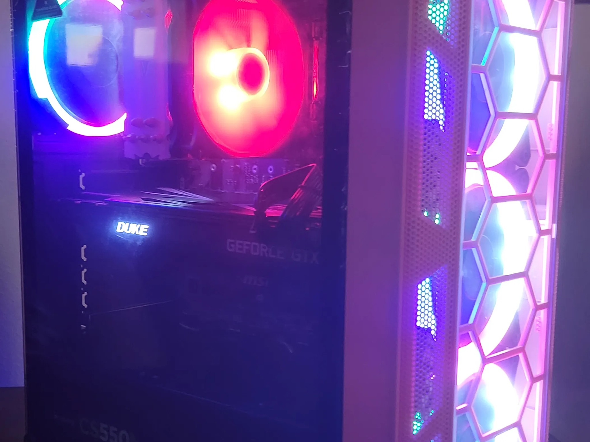Ryzen 5 3600 || GTX 1080 Duke || 16GB 3600mhz || 2TB WD SSD