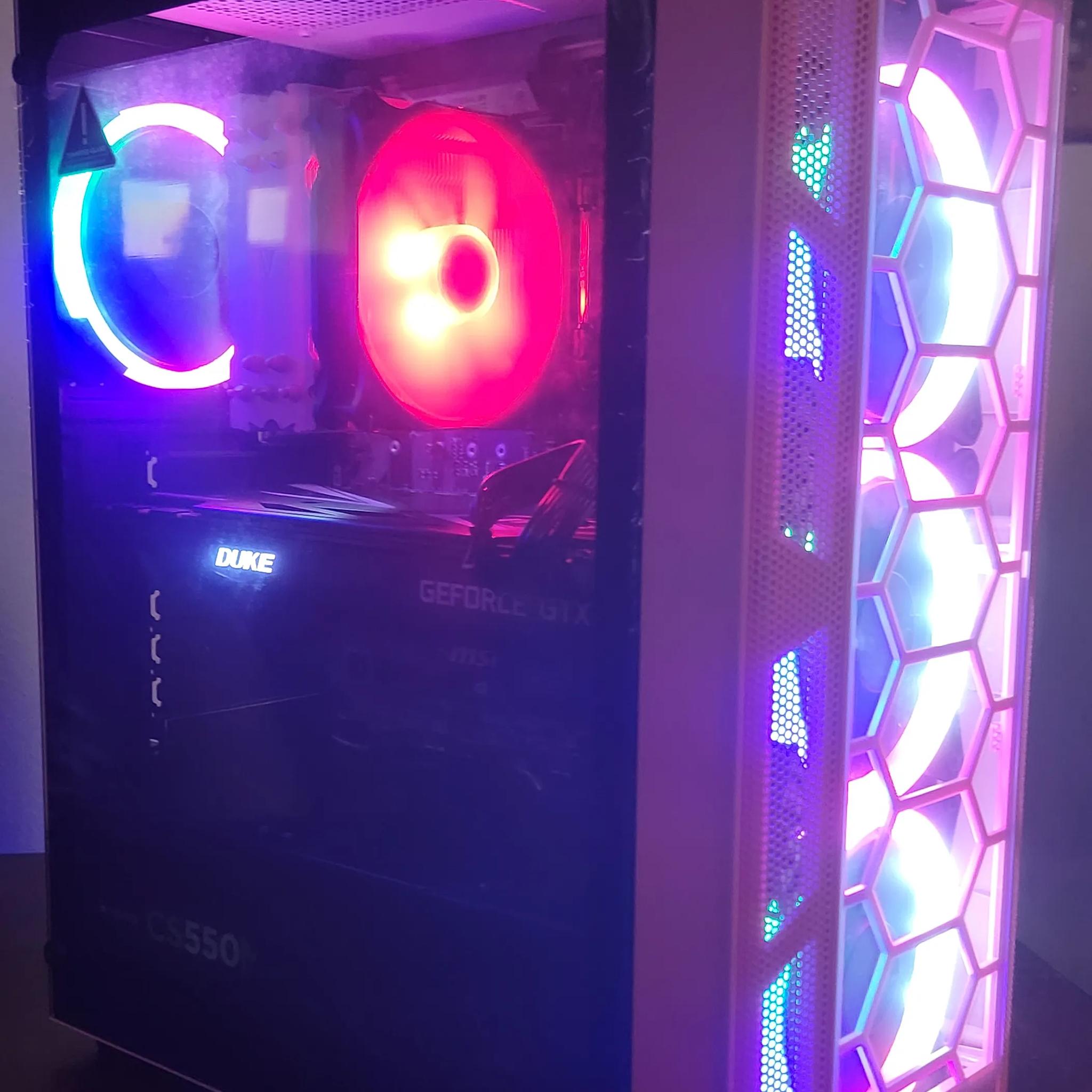 Ryzen 5 3600 || GTX 1080 Duke || 16GB 3600mhz || 2TB WD SSD