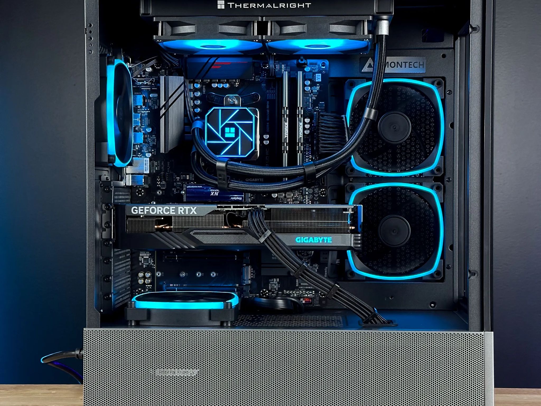 AES Creator Plus AMD Ryzen 7 5700x - RTX 4060 Ti Gaming PC