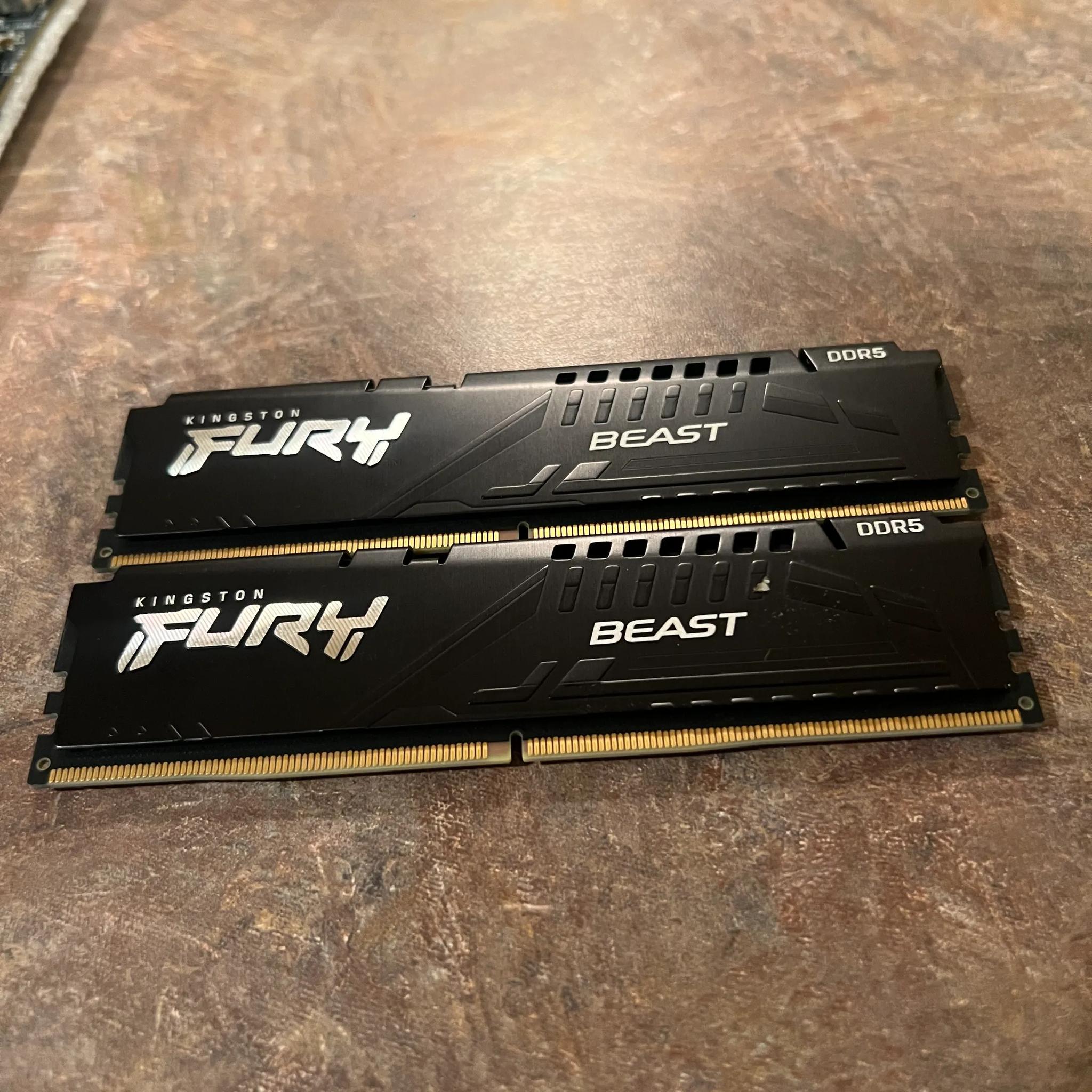 MSI Pro B760-p + Intel i5-14400f + 16 gb DDR5 Ram Kingston Fury Beast