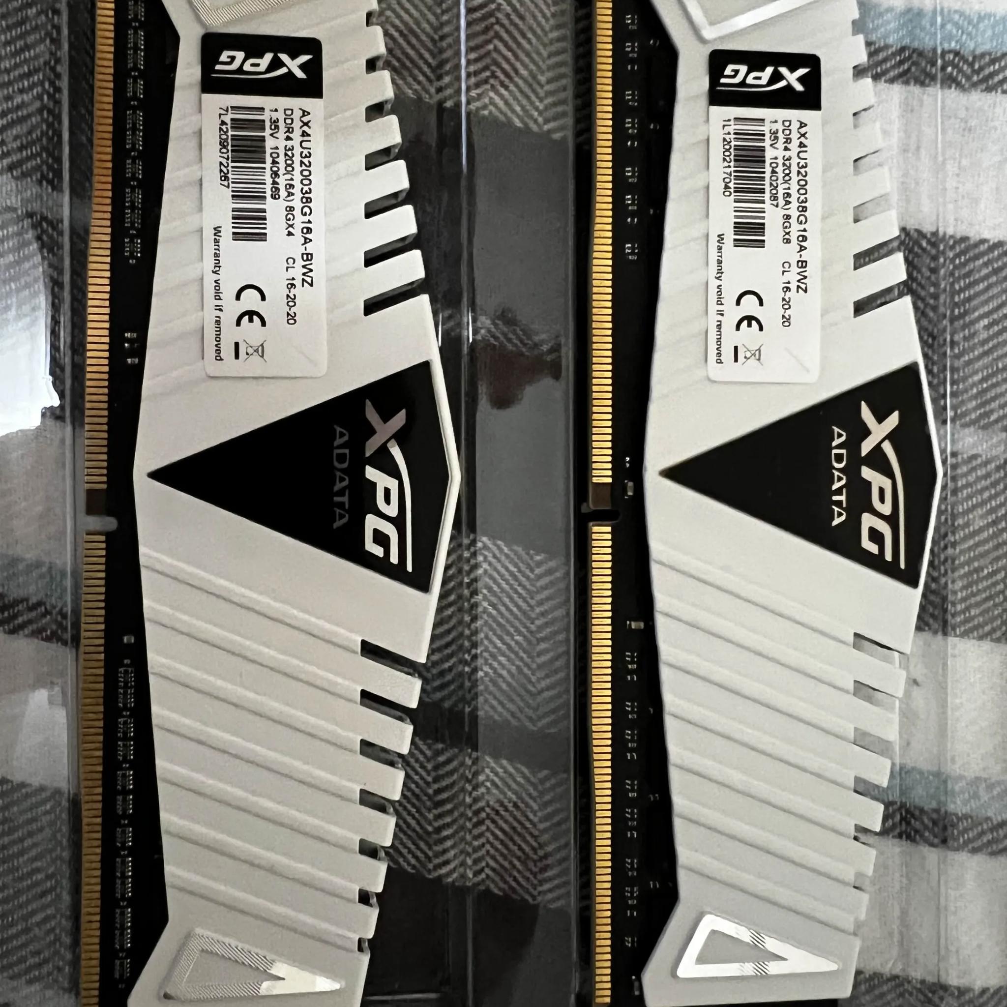 XPG ADATA Z1 16GB (2×8GB) DDR4 3200MHz Desktop Memory Stick Kits (White)