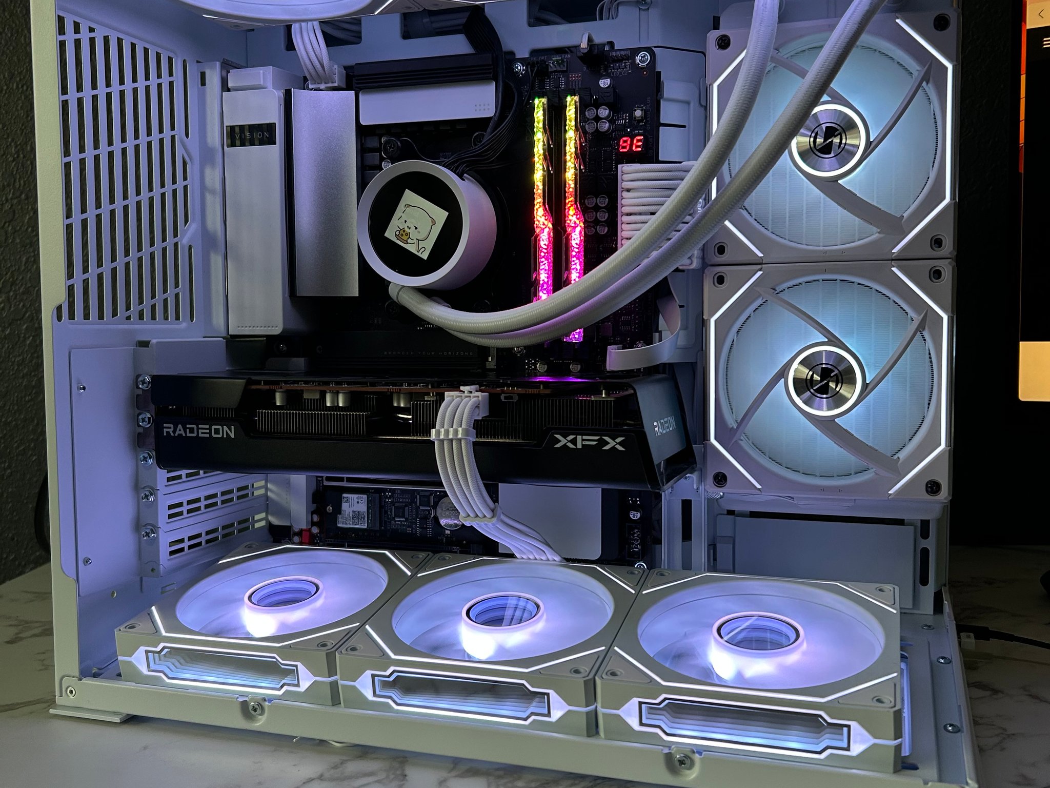 White Gaming PC | XFX 6600XT| Ryzen 7 5700| 16 GB Ram | 1 TB SSD | Windows 11 |