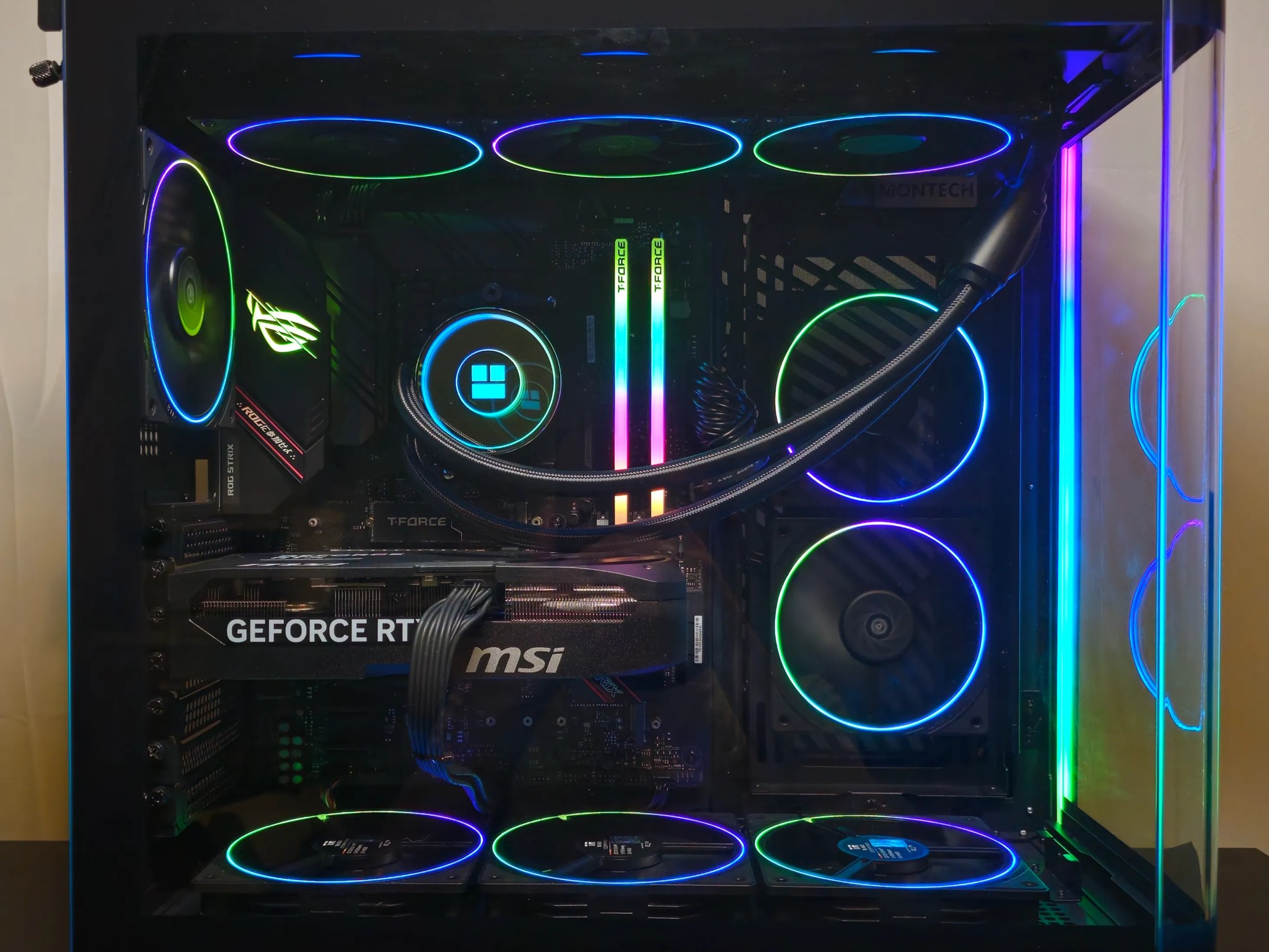 RTX 5070 12GB / Ryzen 7 5800x / 32GB RGB DDR4 / 2 x 1TB SSD / 𝒦𝒾𝓃𝑔 👑