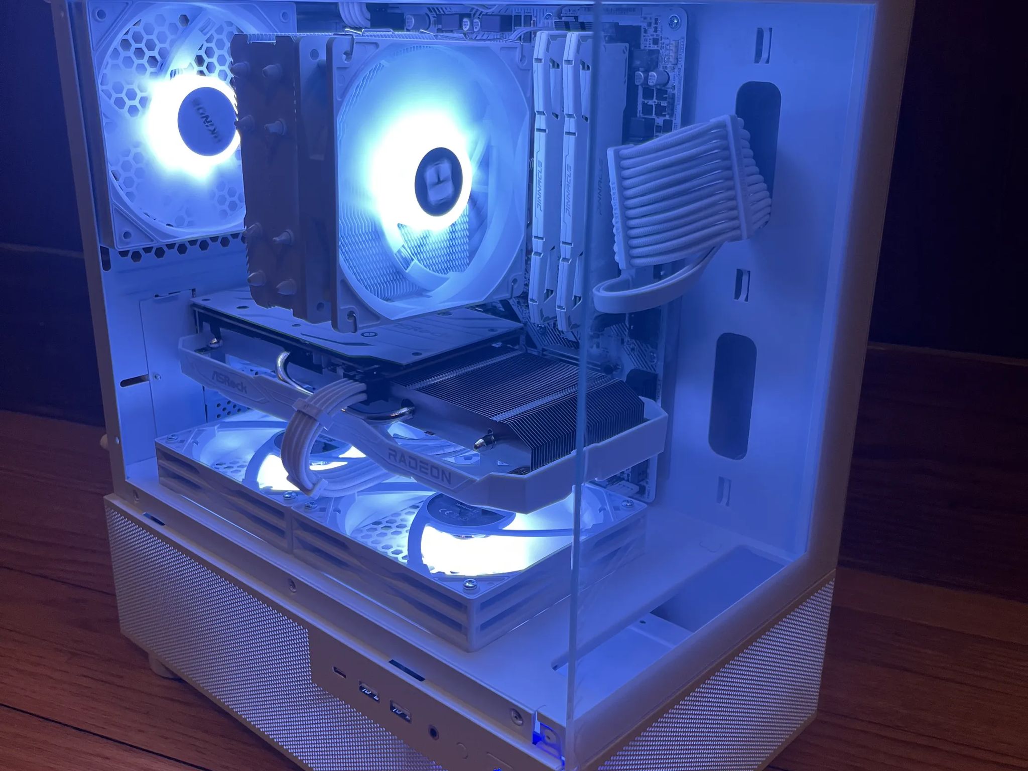 All White | RX 6600 | Ryzen 5 5600X | 32GB RAM | 1TB