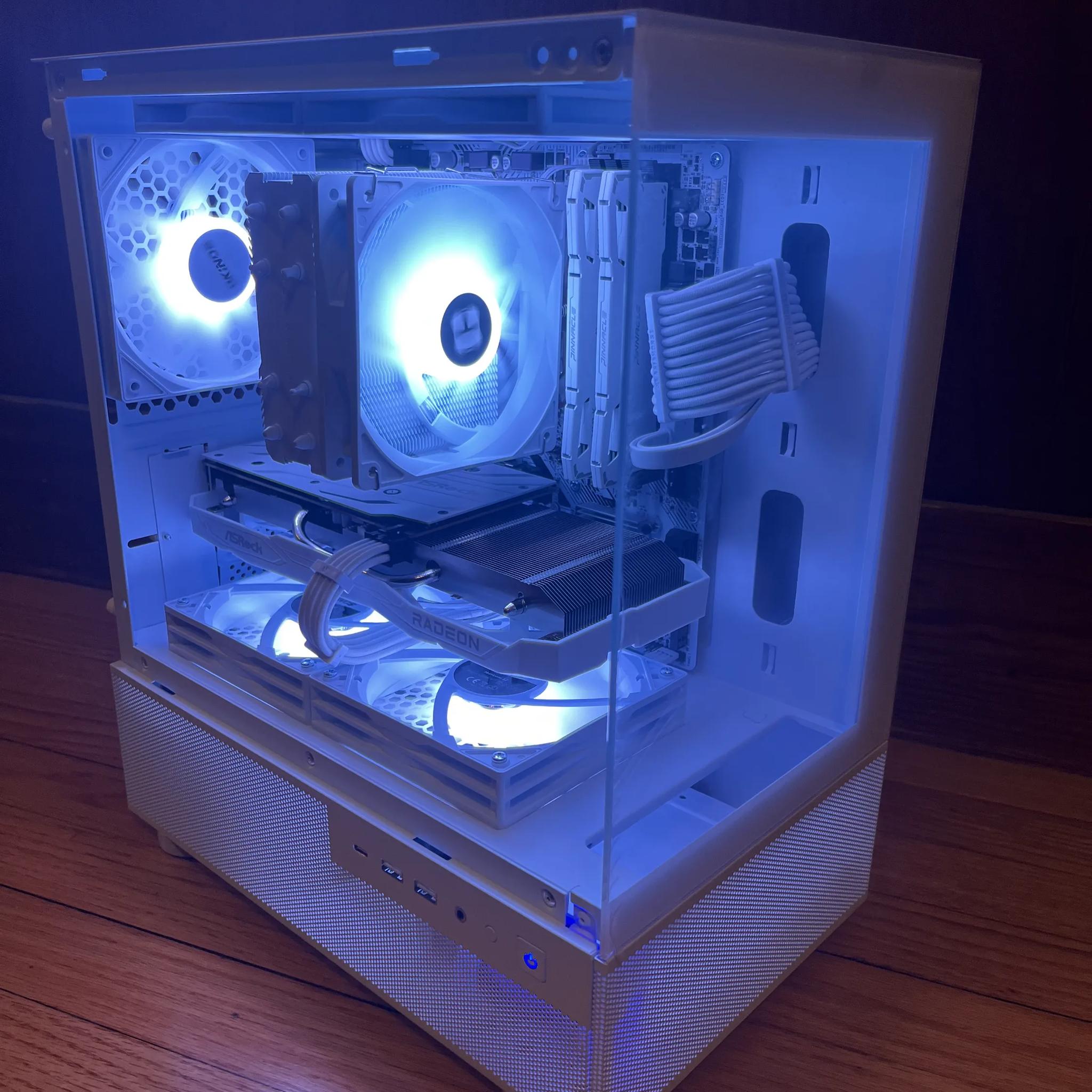 All White | RX 6600 | Ryzen 5 5600X | 32GB RAM | 1TB