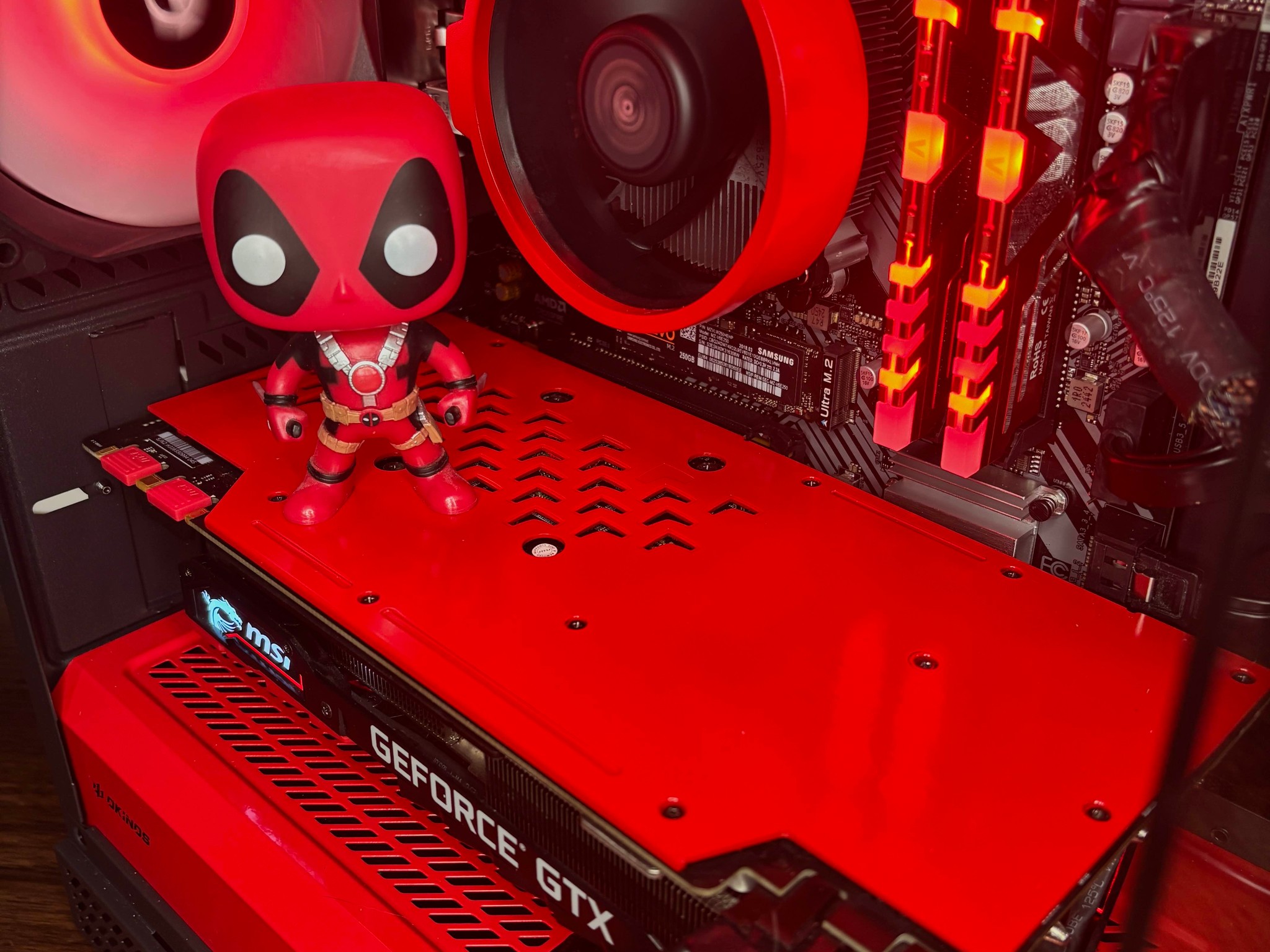 Red Gaming PC (GTX 1080 Ti 11GB + AMD Ryzen 5 3600 + 16GB DDR4 + SSD + HDD)