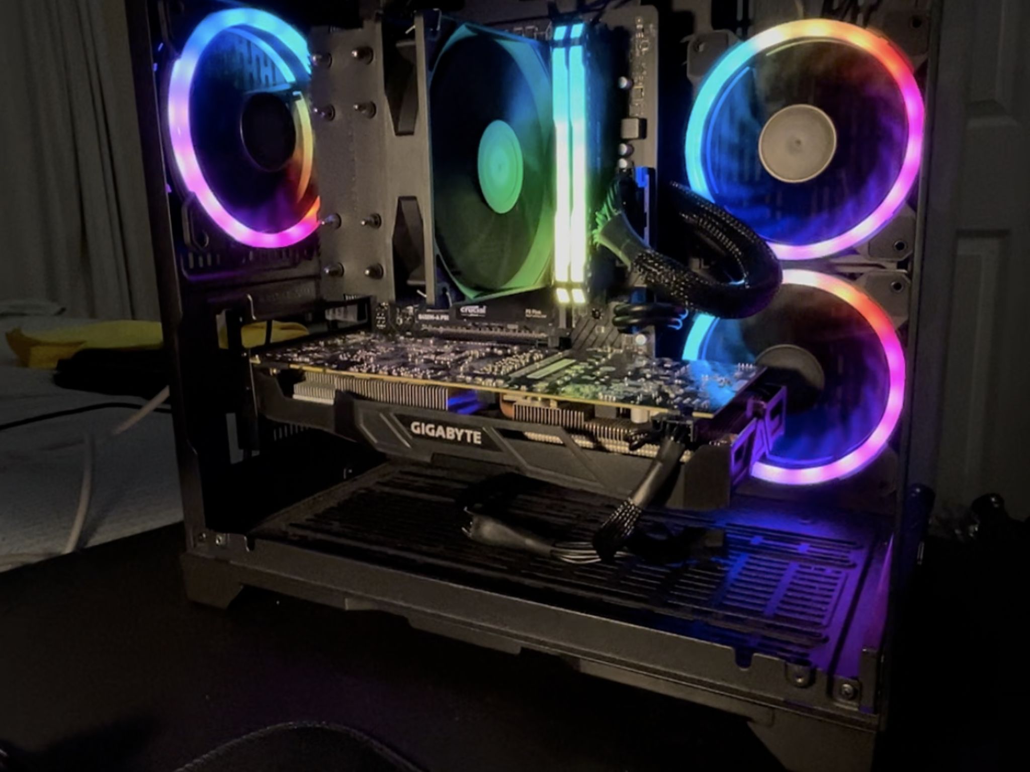 NEW!! GTX 1070 // Ryzen 3600 // 16GB Corsair Vengeance Ram // 500 GB SSD // Controllable RGB