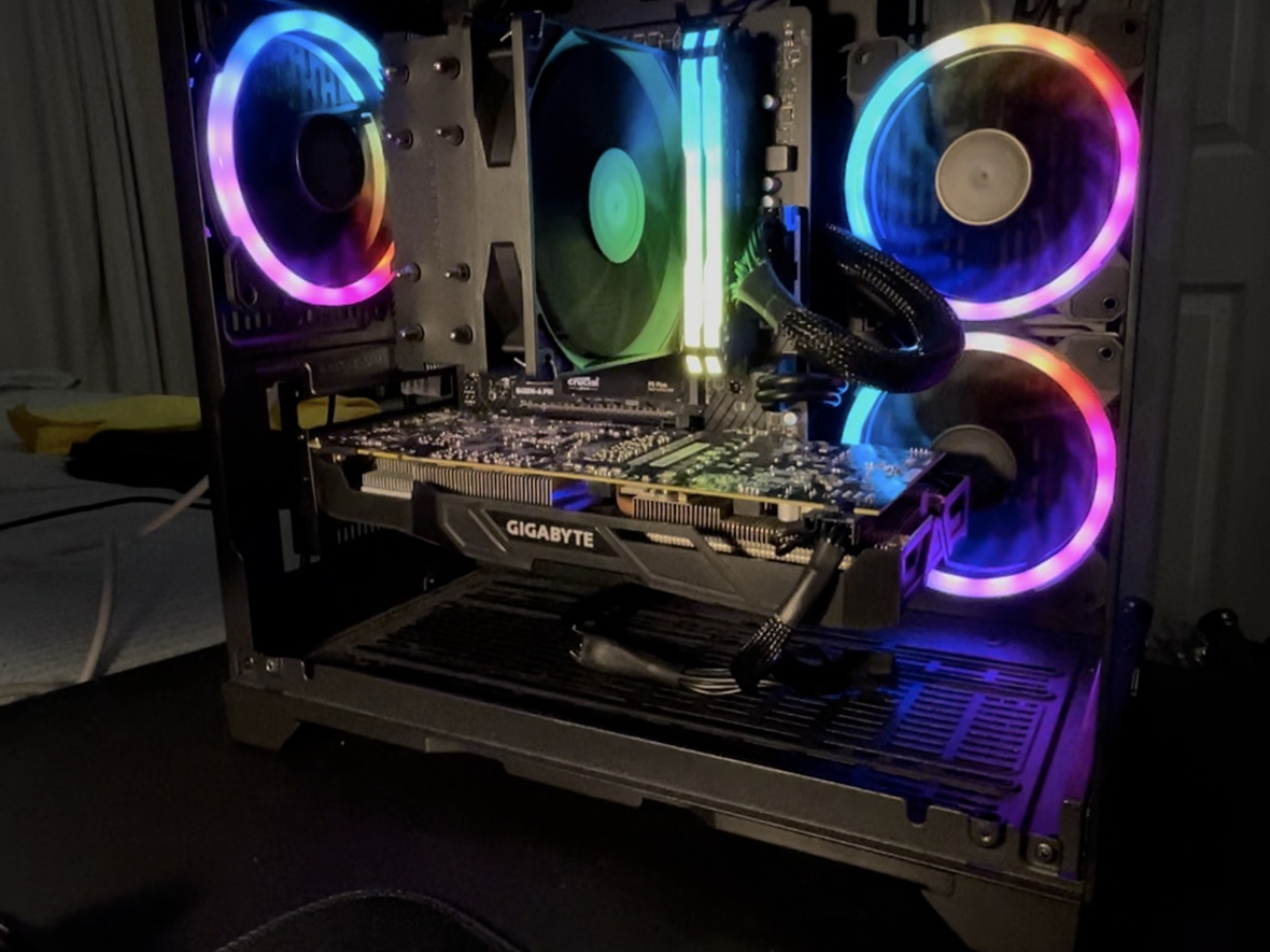 NEW!! GTX 1070 // Ryzen 3600 // 16GB Corsair Vengeance Ram // 500 GB SSD // Controllable RGB