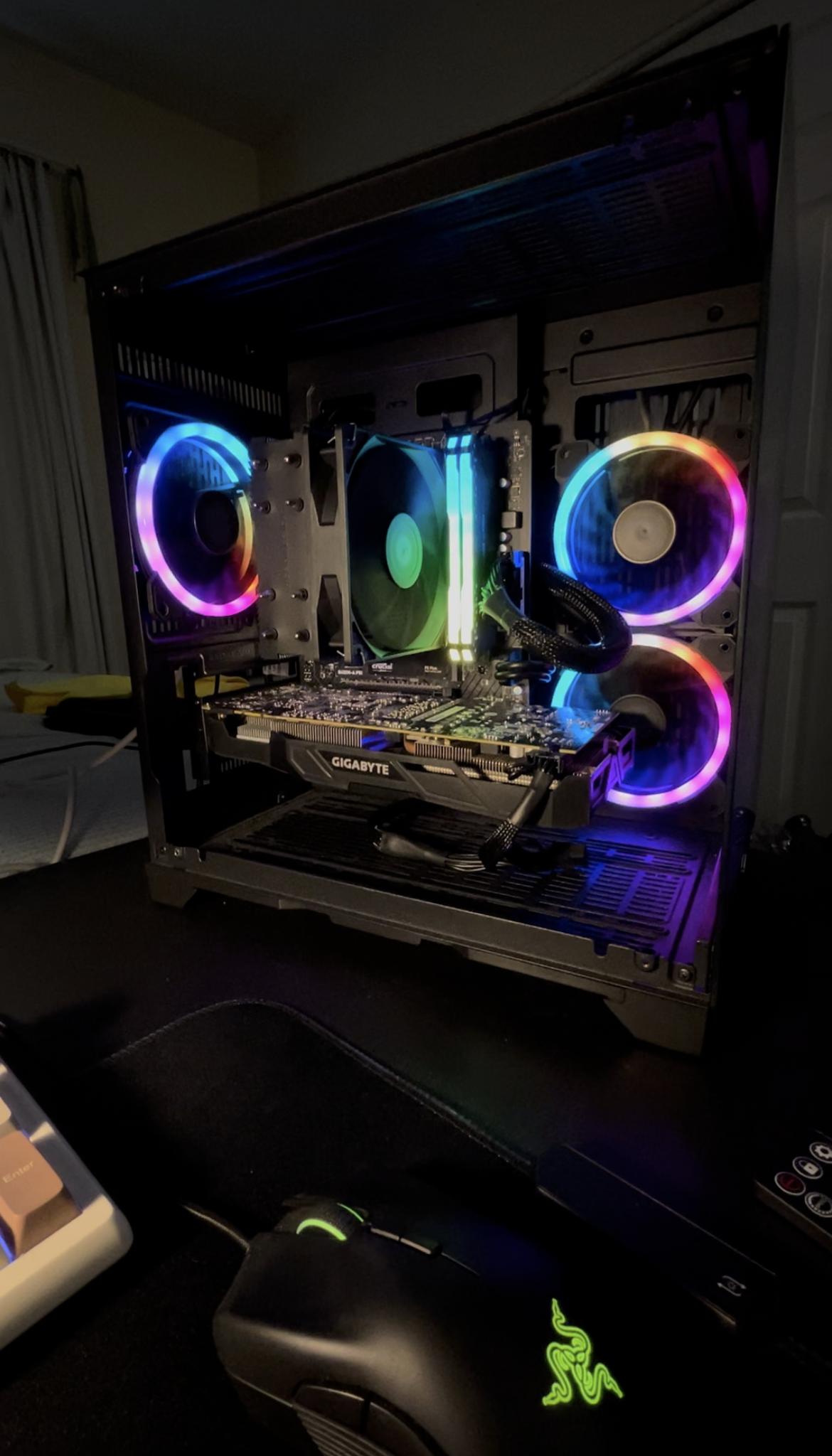 NEW!! GTX 1070 // Ryzen 3600 // 16GB Corsair Vengeance Ram // 500 GB SSD // Controllable RGB