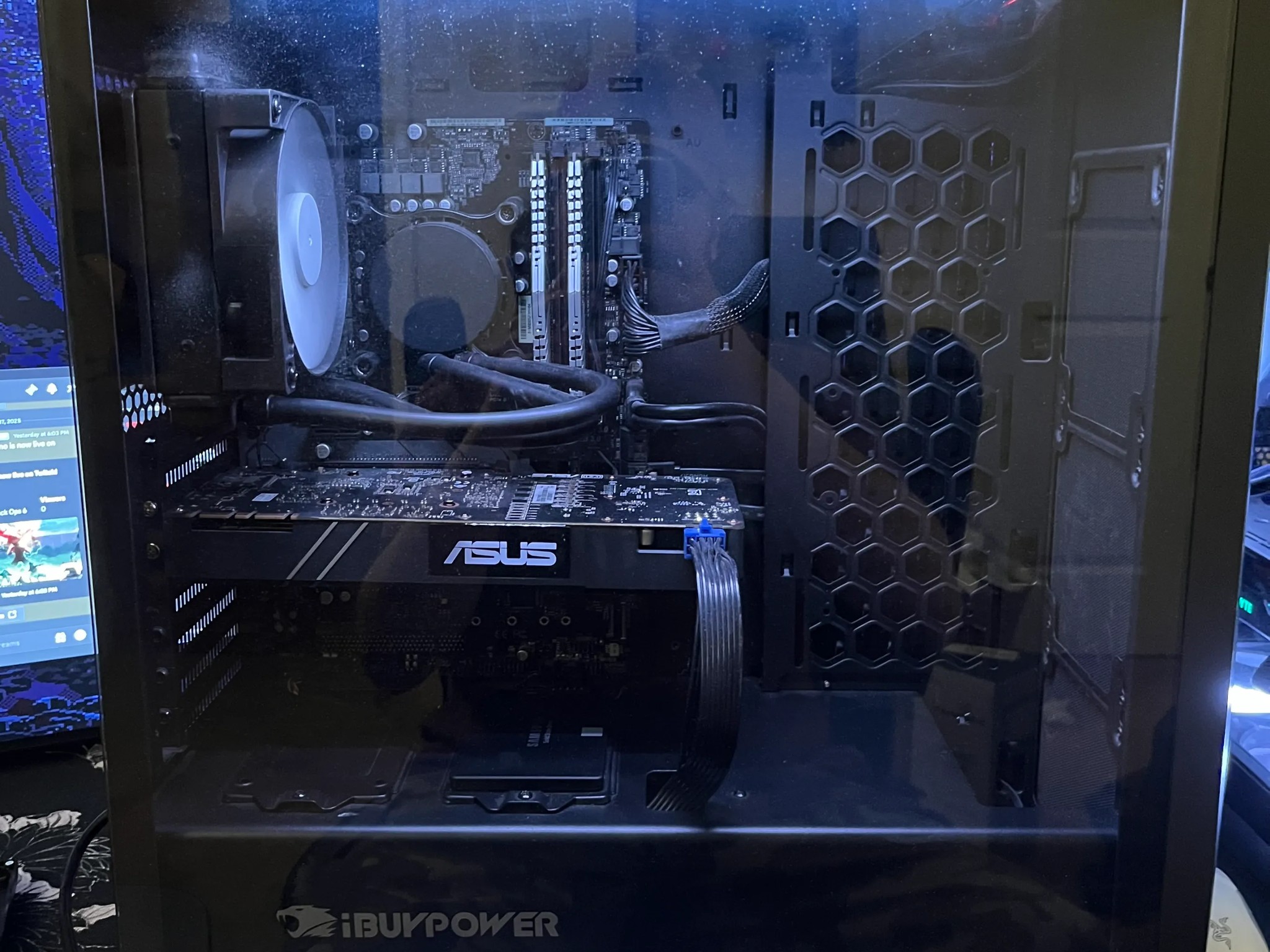 NVIDIA GeForce GTX 1080 // Intel i7-8700K // Liquid Cooled // 16 GB Ram // 1TB SSD