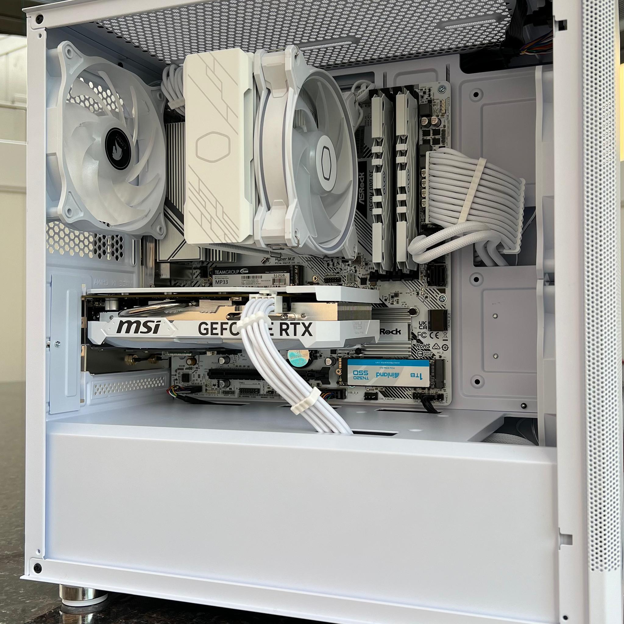 All White Gaming PC Ryzen 5 5600/RTX 4060 8GB/1.5 TB NVME SSD/32 GB RAM 3200 DDR4