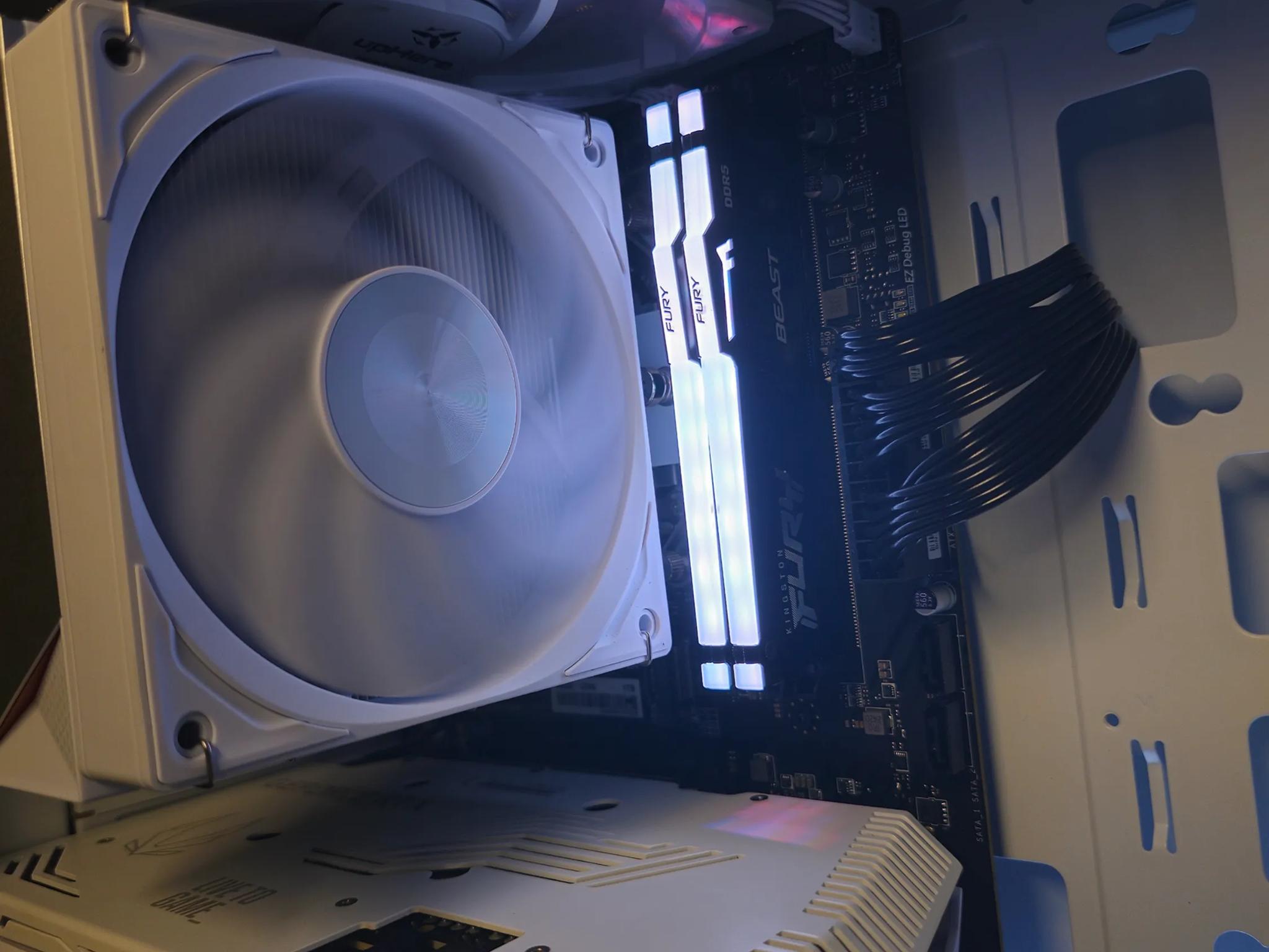 Icey / RTX 3060 12GB / Ryzen 5 8400f / 16GB DDR5 / 1TB SSD / MSI ZOTAC WHITE GAMING PC AM5