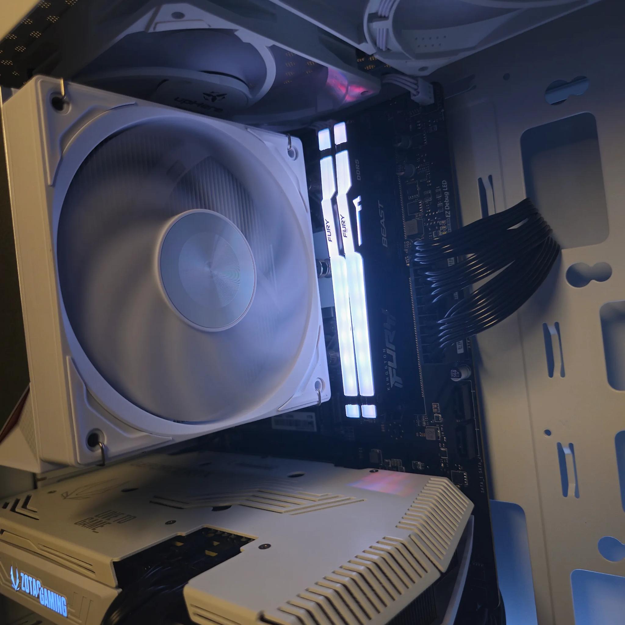 Icey / RTX 3060 12GB / Ryzen 5 8400f / 16GB DDR5 / 1TB SSD / MSI ZOTAC WHITE GAMING PC AM5