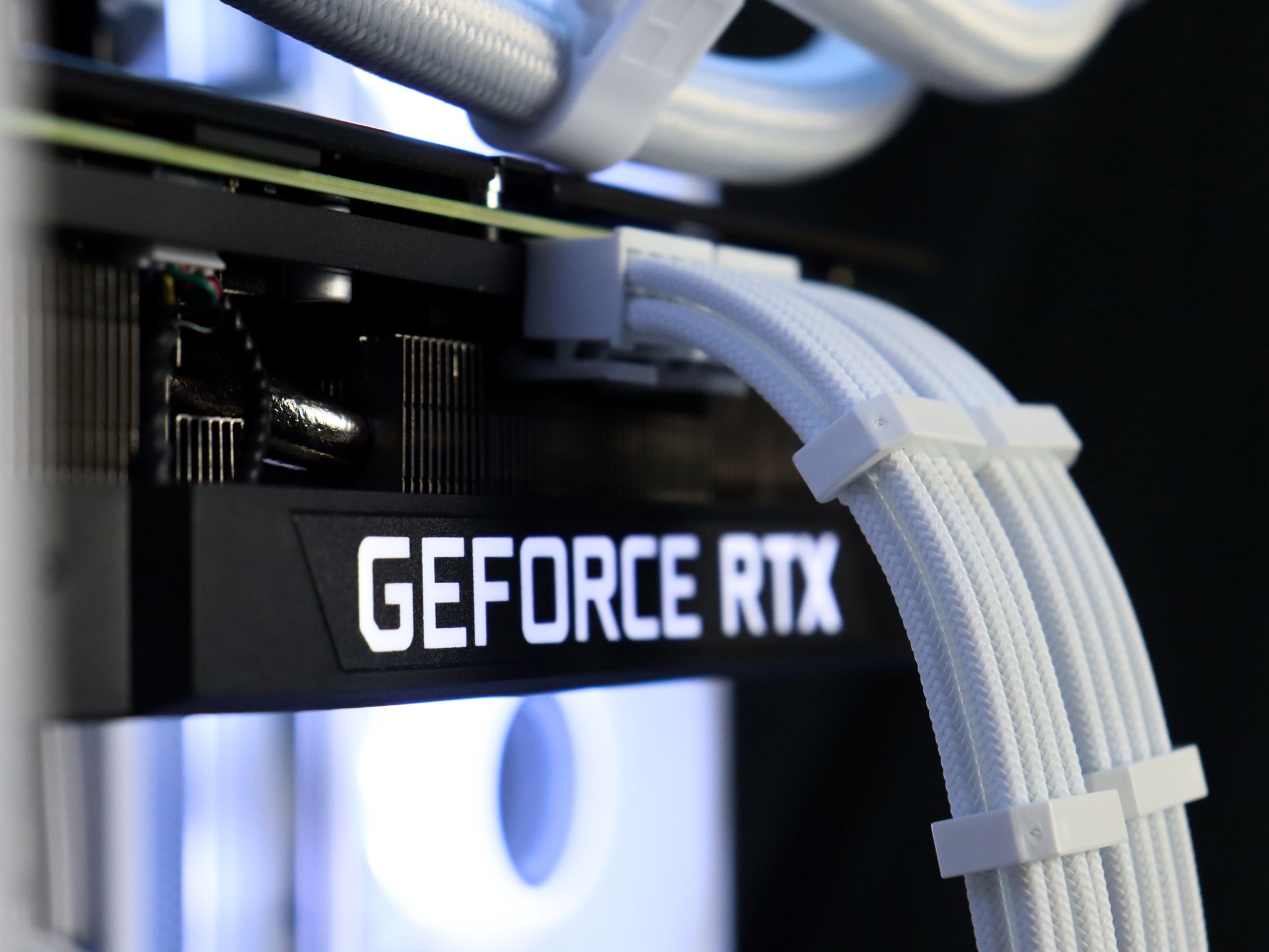 ❄️🧊💎- Whiteout 1440P Gaming PC | RTX 3080, Intel i5 12600KF, 32GB RAM, 1TB NVMe SSD ❄️🧊💎
