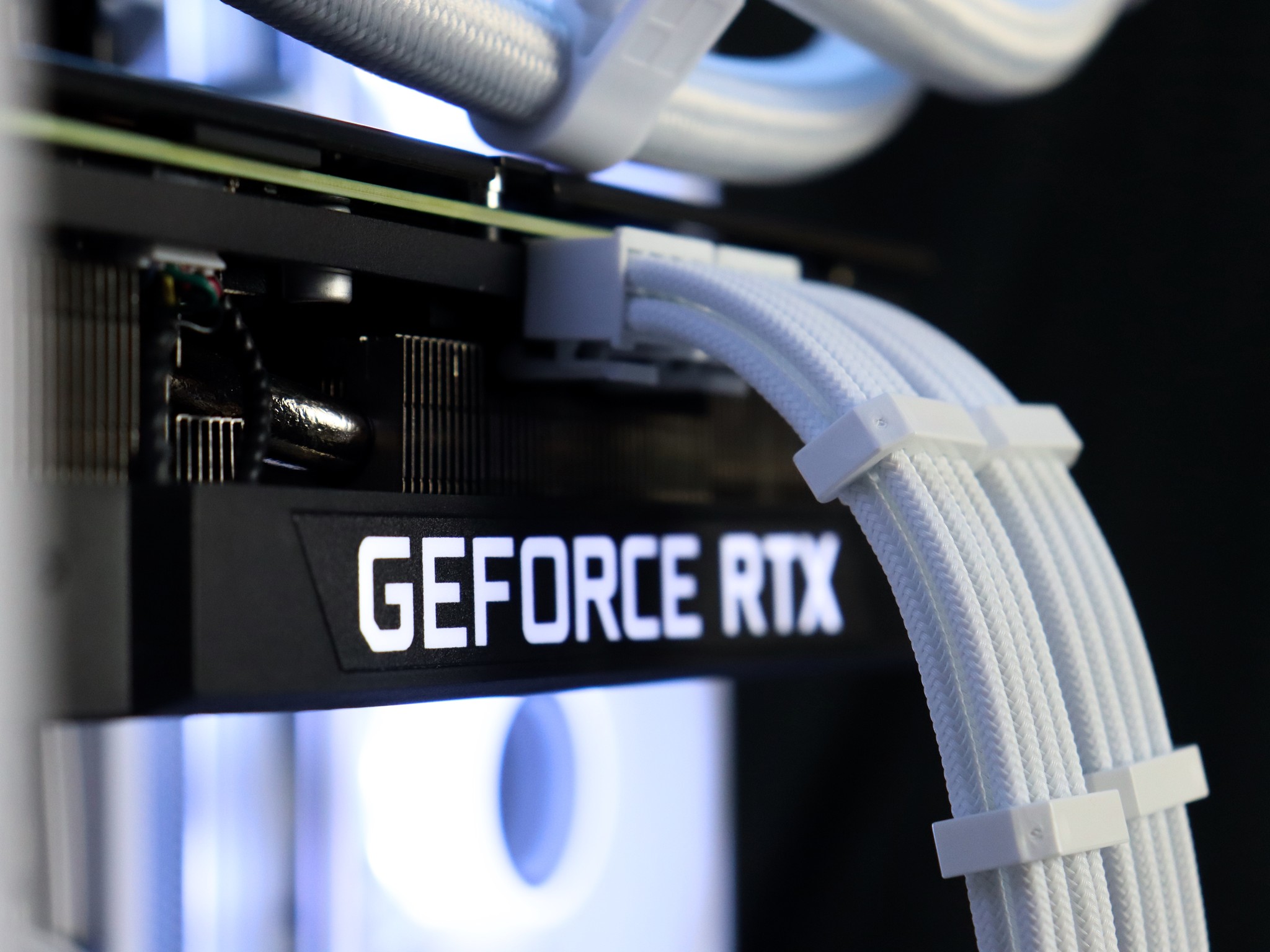 ❄️🧊💎- Whiteout 1440P Gaming PC | RTX 3080, Intel i5 12600KF, 32GB RAM, 1TB NVMe SSD ❄️🧊💎