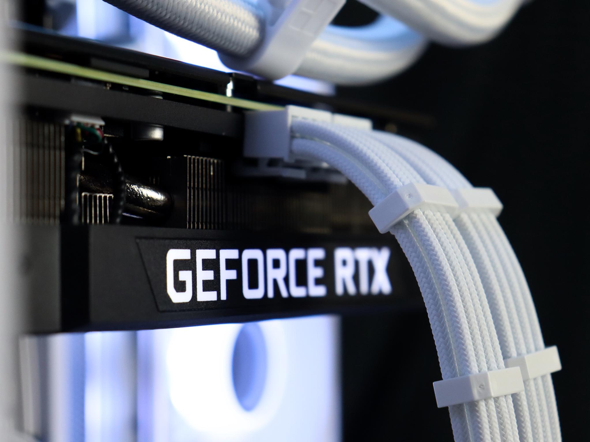 ❄️🧊💎- Whiteout 1440P Gaming PC | RTX 3080, Intel i5 12600KF, 32GB RAM, 1TB NVMe SSD ❄️🧊💎