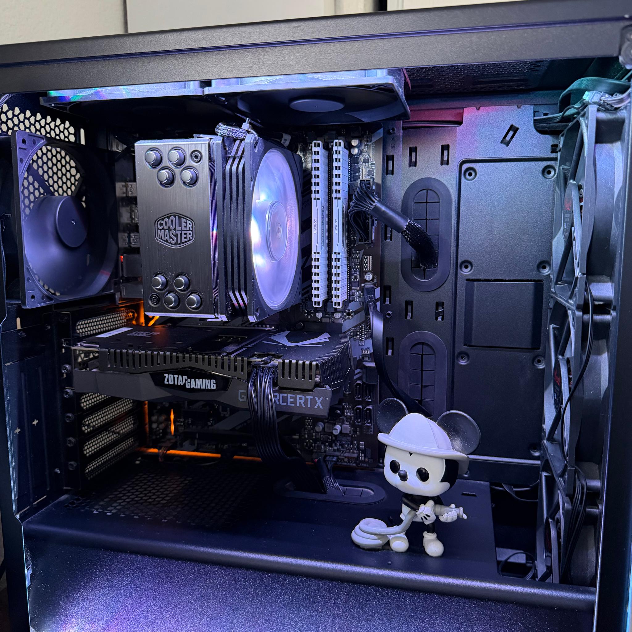 Black & White Geforce Zotac RTX 2060 & Intel i7 9700K Gaming PC