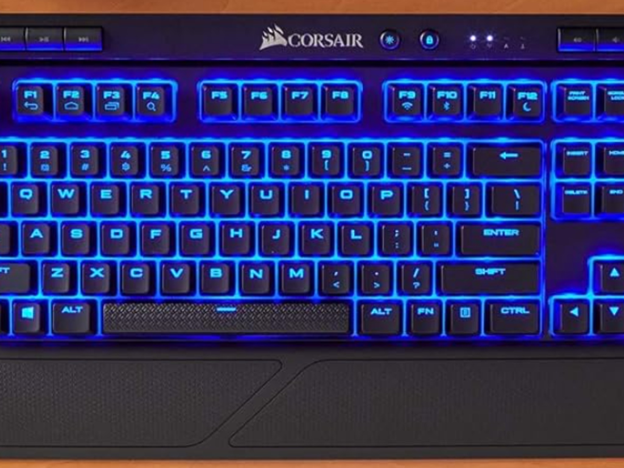 Corsair KB/M & Deskmat Gamer's Set