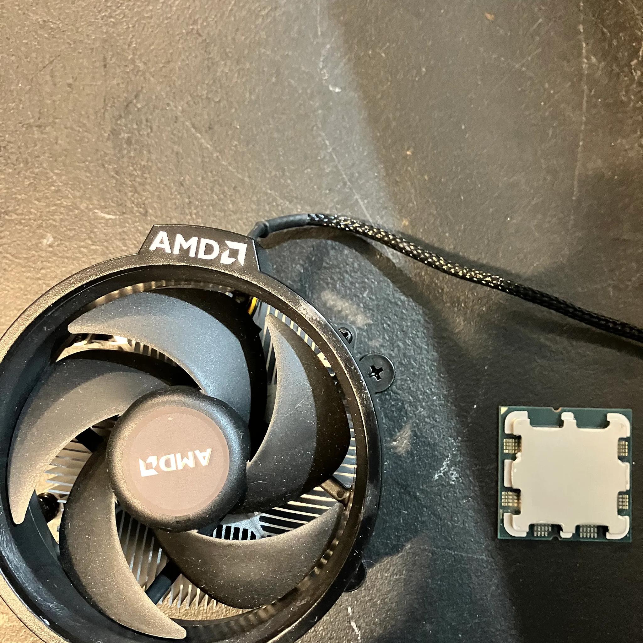 AMD Ryzen 5 7600 W/Stock Wraith Prism Cooler 6 Core 12 Thread 5GZ Used: Like New