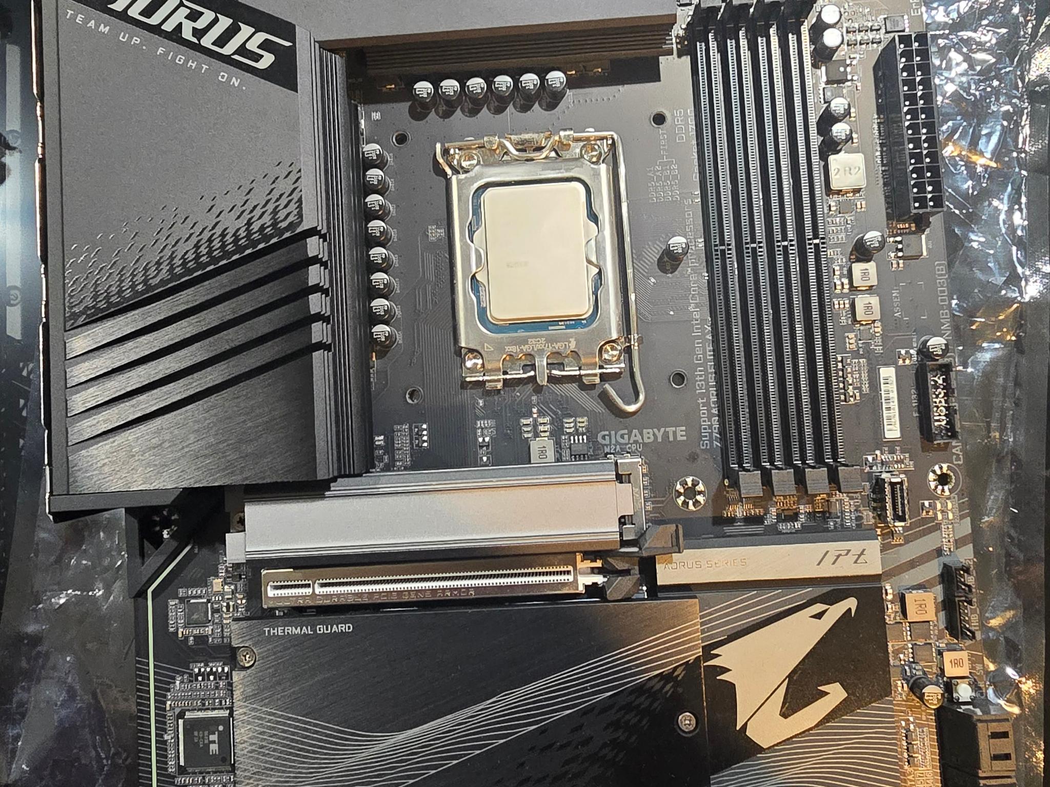 Intel i9-12900K + Gigabyte Z790 AORUS Elite AX Combo