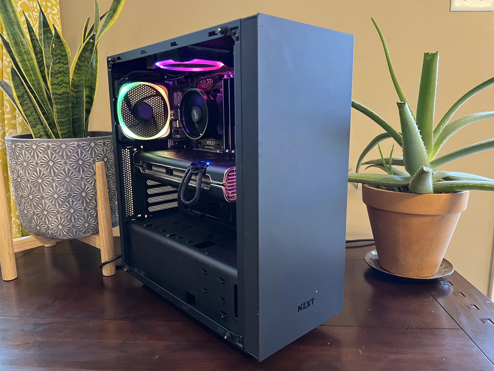 Mid-Range 1440p Gaming PC / AMD Ryzen 5 3600 / XFX RX 5700 XT 8GB / 16GB 3200MHz RAM / 1TB NVME SSD