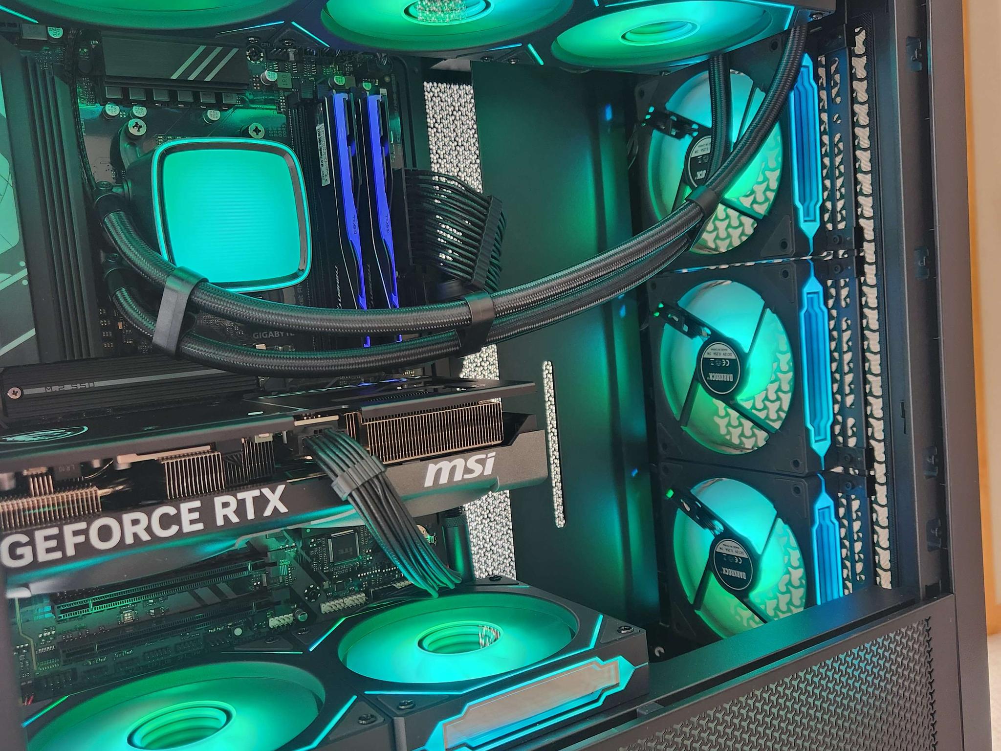 🍀RTX 5070 | Ryzen 7 7700X | 32GB DDR5 | 2TB NVMe | WiFi | Windows 11
