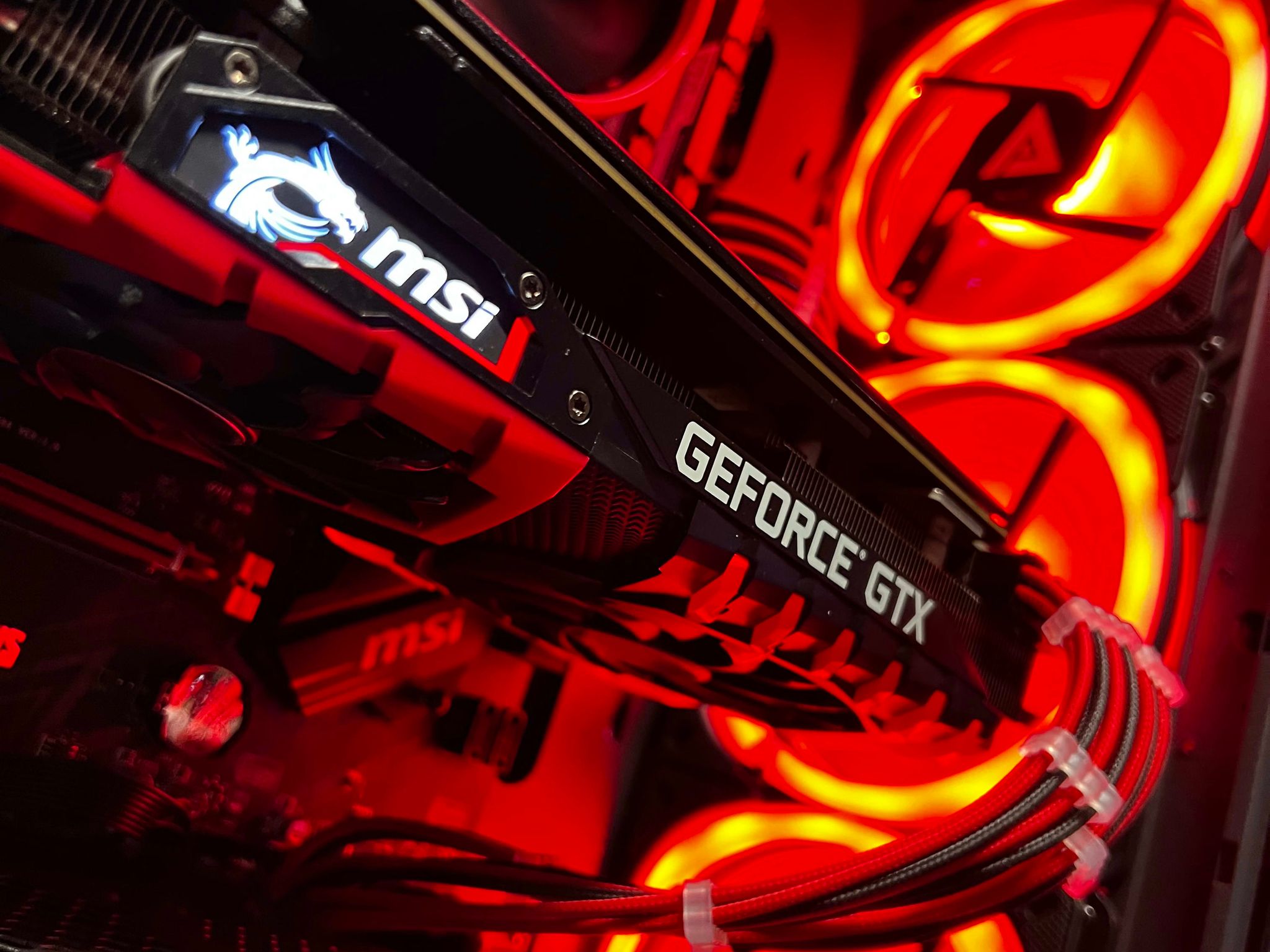 Hades || Ryzen 5 2600 + GTX 1080 Ti 