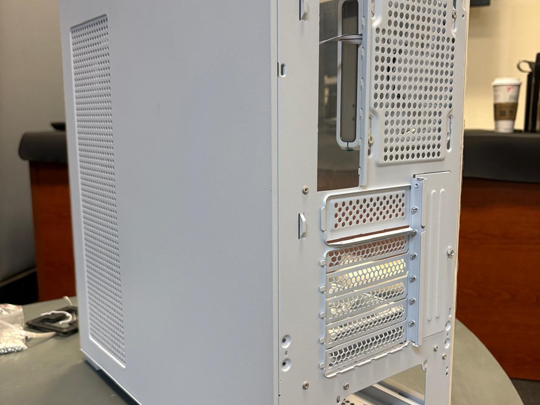 NEW - White Compact Dual-Chamber Mid Tower Airflow Case with Tempered Glass