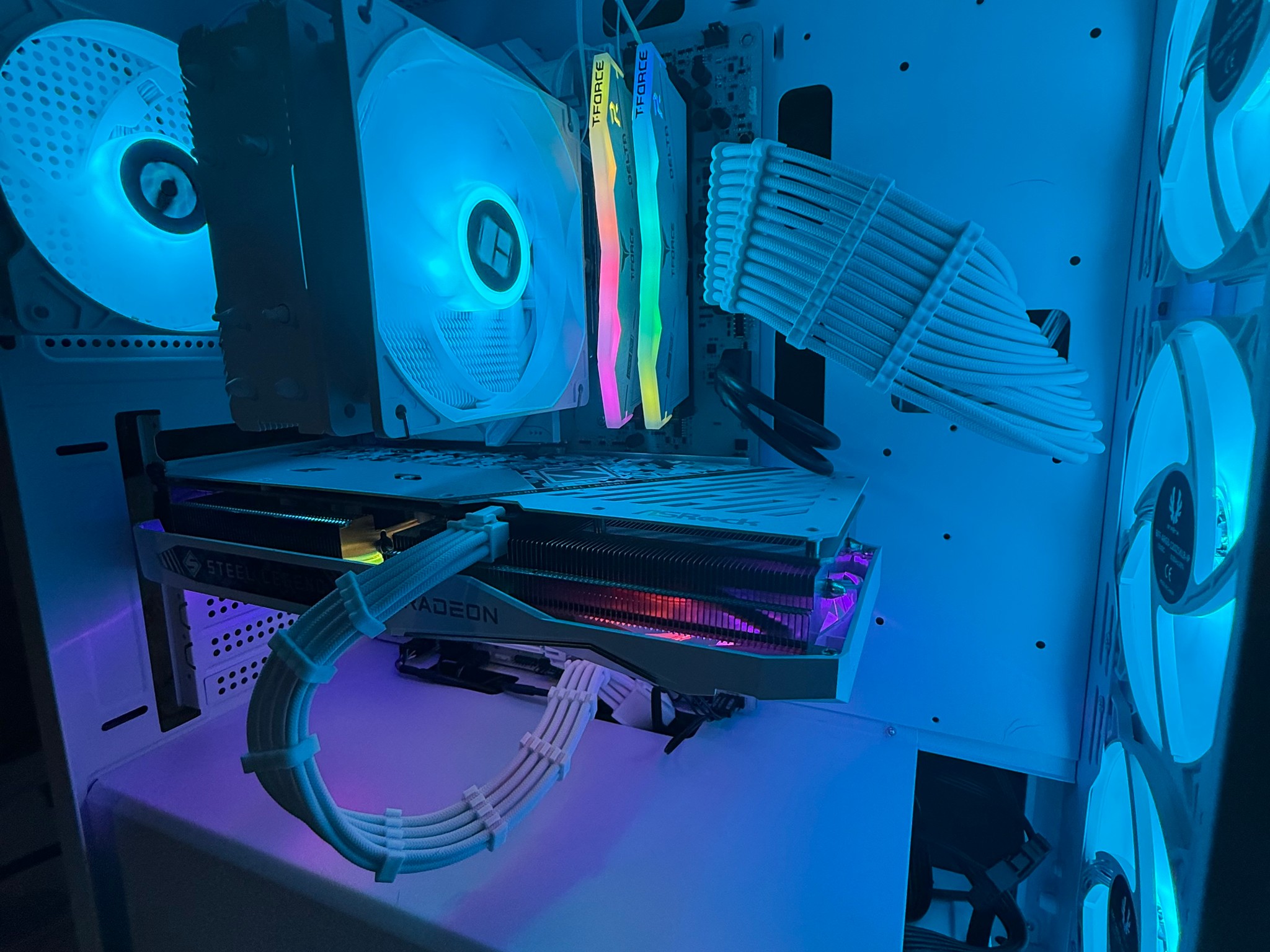 🔥 High-Performance Gaming PC – RX 7600 / Ryzen 5 9600X (White Build) 🔥