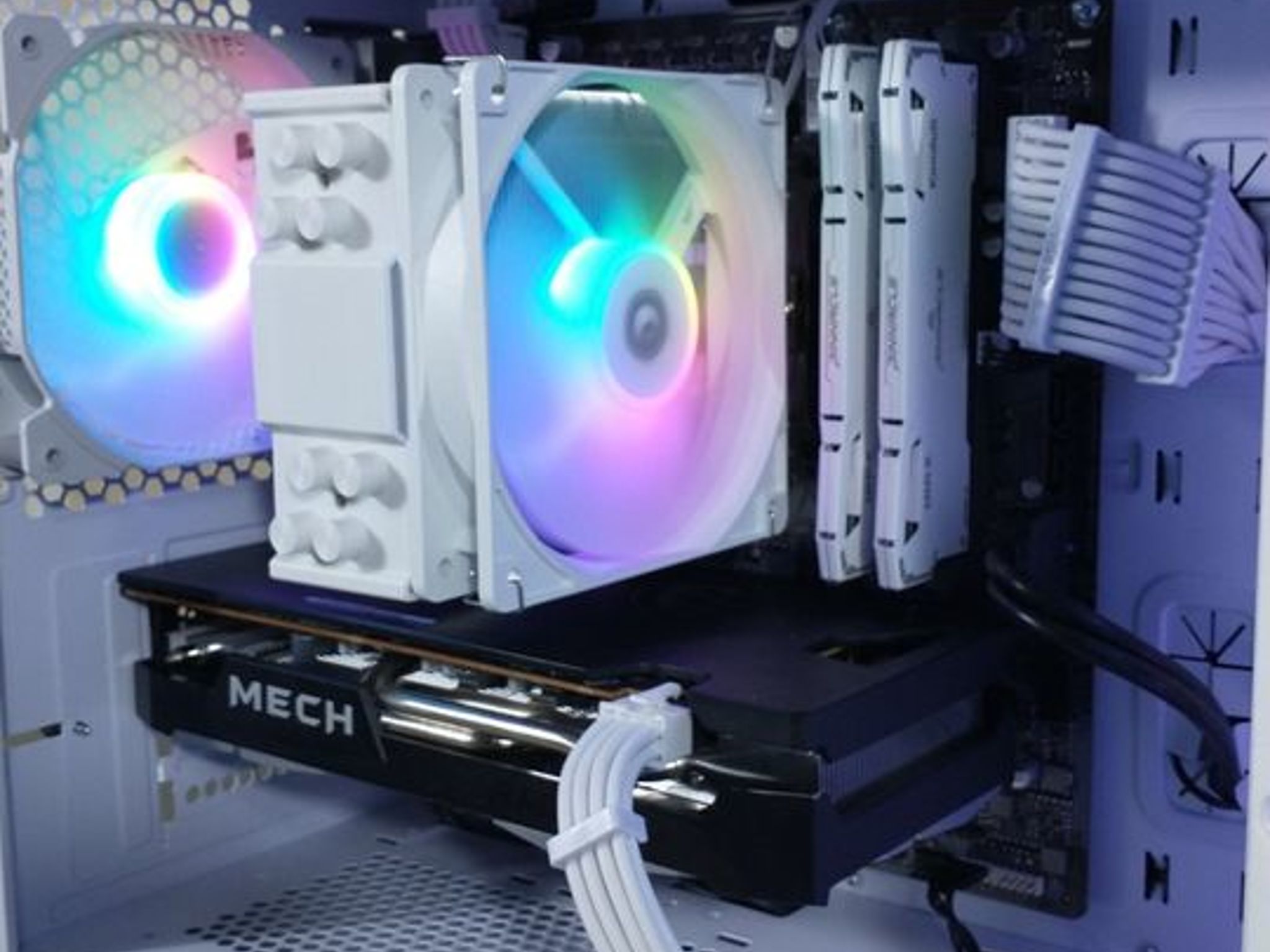 White Mid Range PC Build | Intel i3-12100F | RX 6600 | 16GB DDR4 RAM