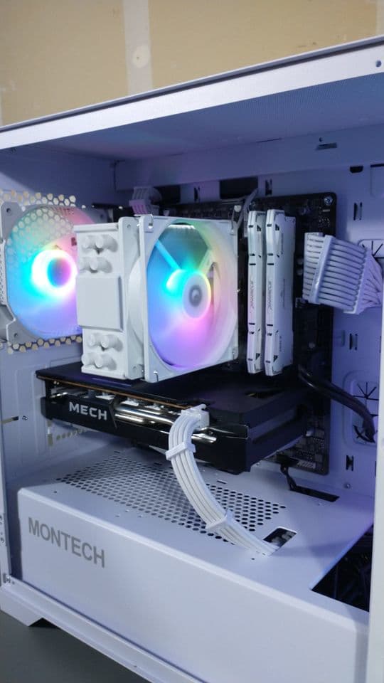 White Mid Range PC Build | Intel i3-12100F | RX 6600 | 16GB DDR4 RAM