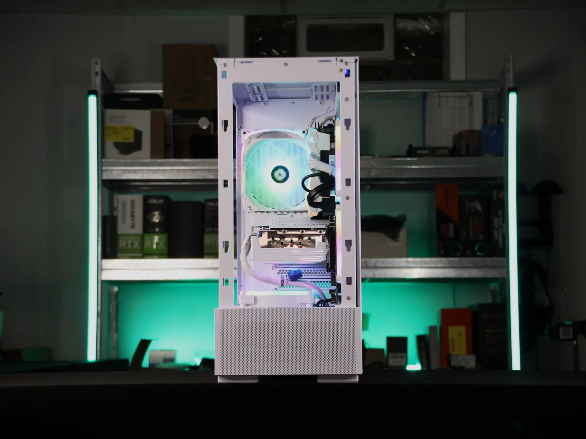 𝑪𝑹𝑬𝑺𝑻 // Ryzen 7 7700X, RX 9070 // Upper Mid-Range Gaming PC