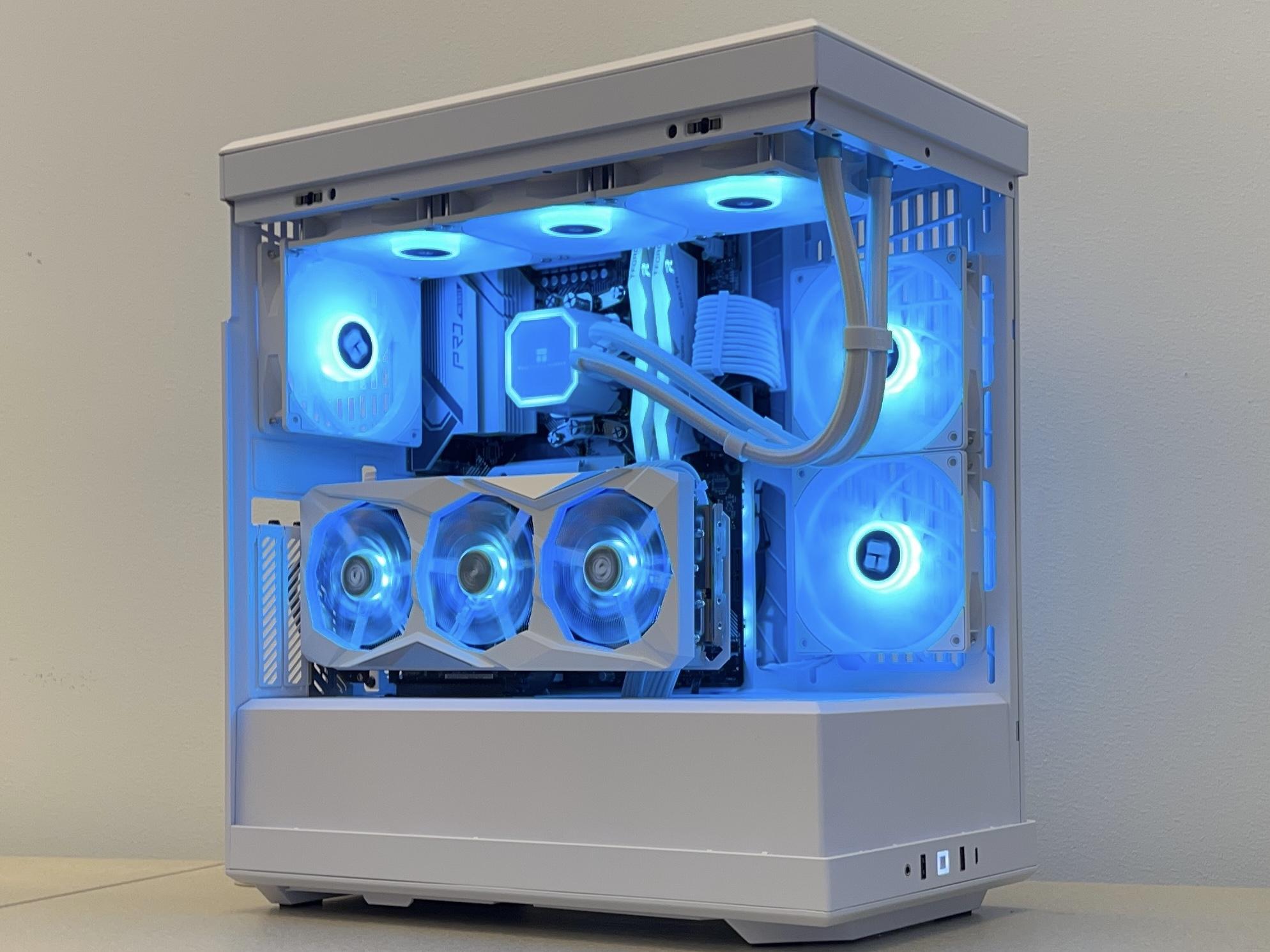 ❄️❄️GLACIER❄️❄️RX 7900 GRE 16 GB🧊RYZEN 7 7700X🧊32 GB DDR5🧊1 TB GEN 4🧊WIFI🧊WINDOWS 11