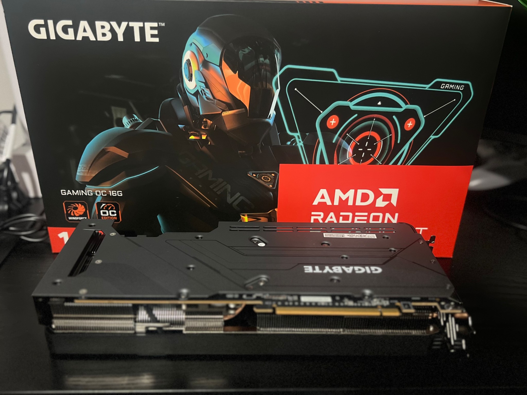 Gigabyte Radeon RX 7800 XT 16GB graphics card in like-new condition. Never been overclocked.