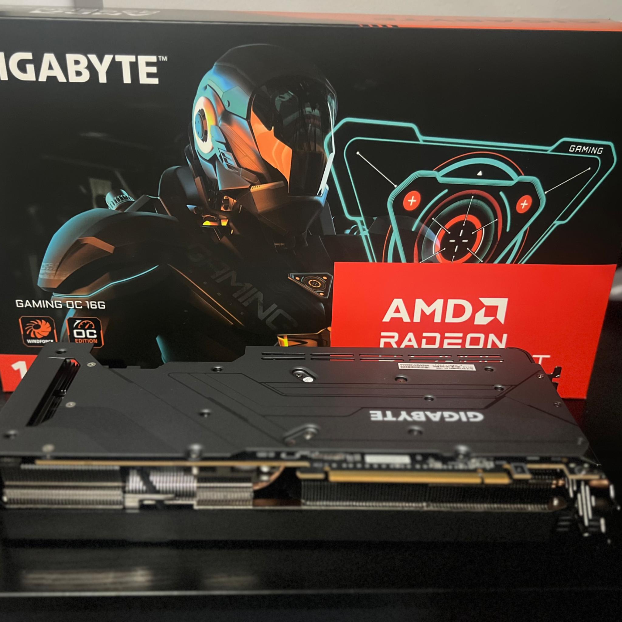 Gigabyte Radeon RX 7800 XT 16GB graphics card in like-new condition. Never been overclocked.
