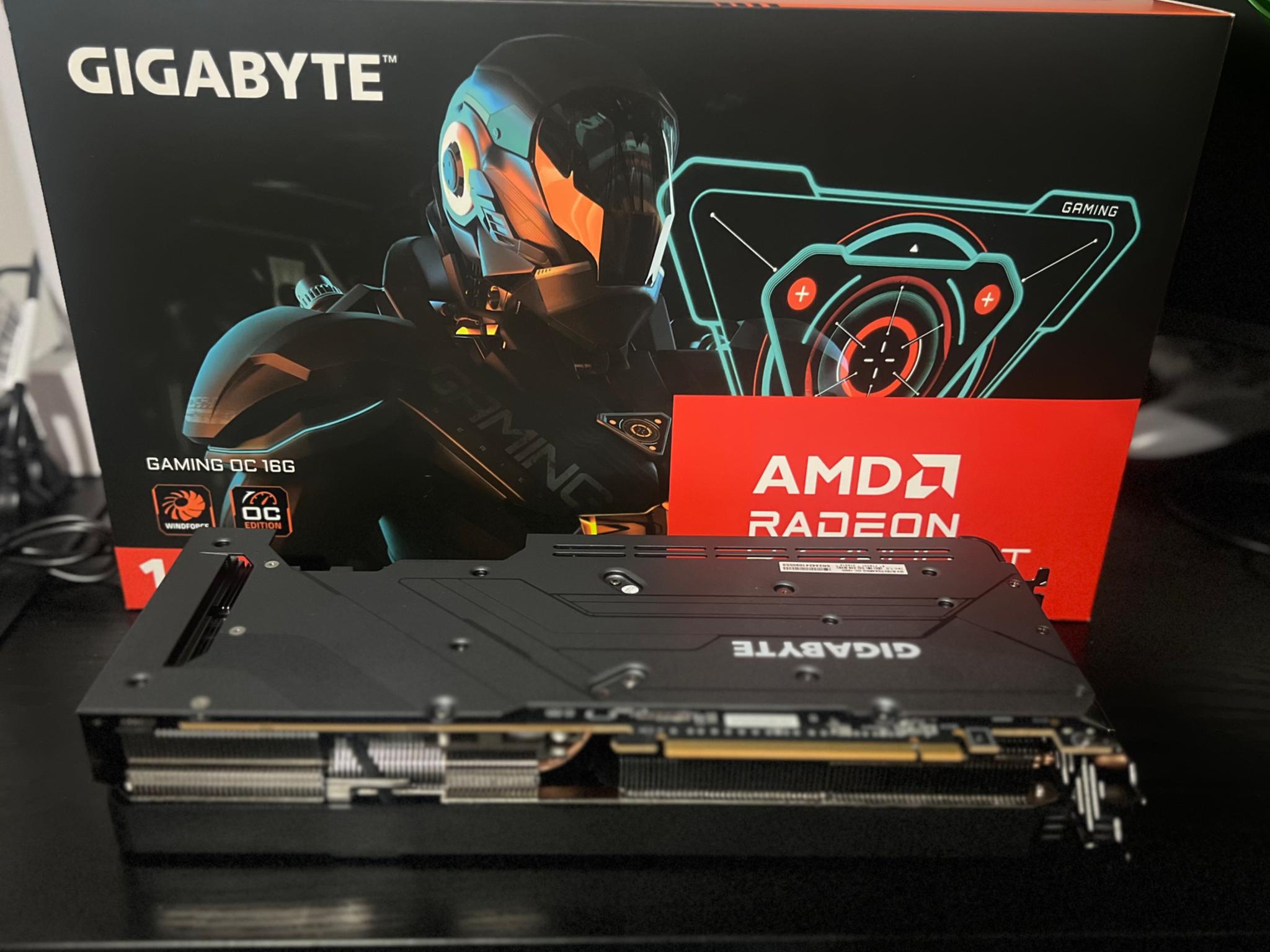 Gigabyte Radeon RX 7800 XT 16GB graphics card in like-new condition. Never been overclocked.