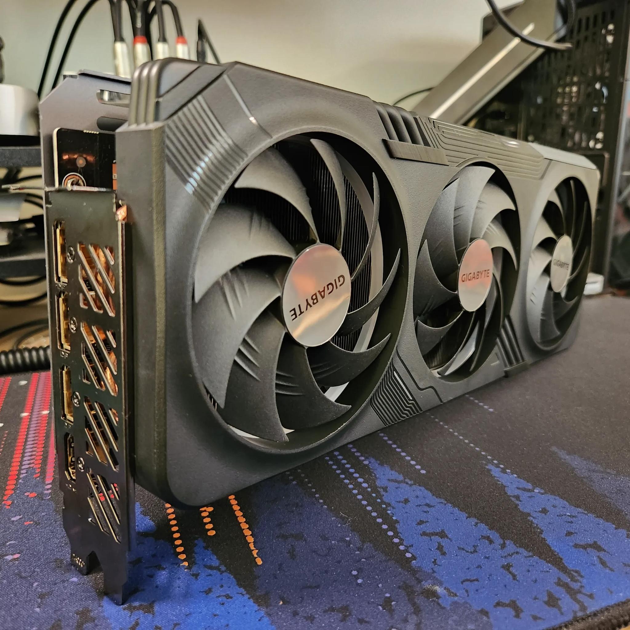 Gigabyte Gaming OC GeForce RTX 4070 Ti 12GB